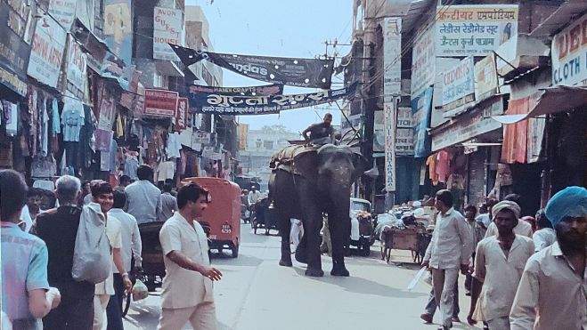 India 10 (002) India 10 (002)