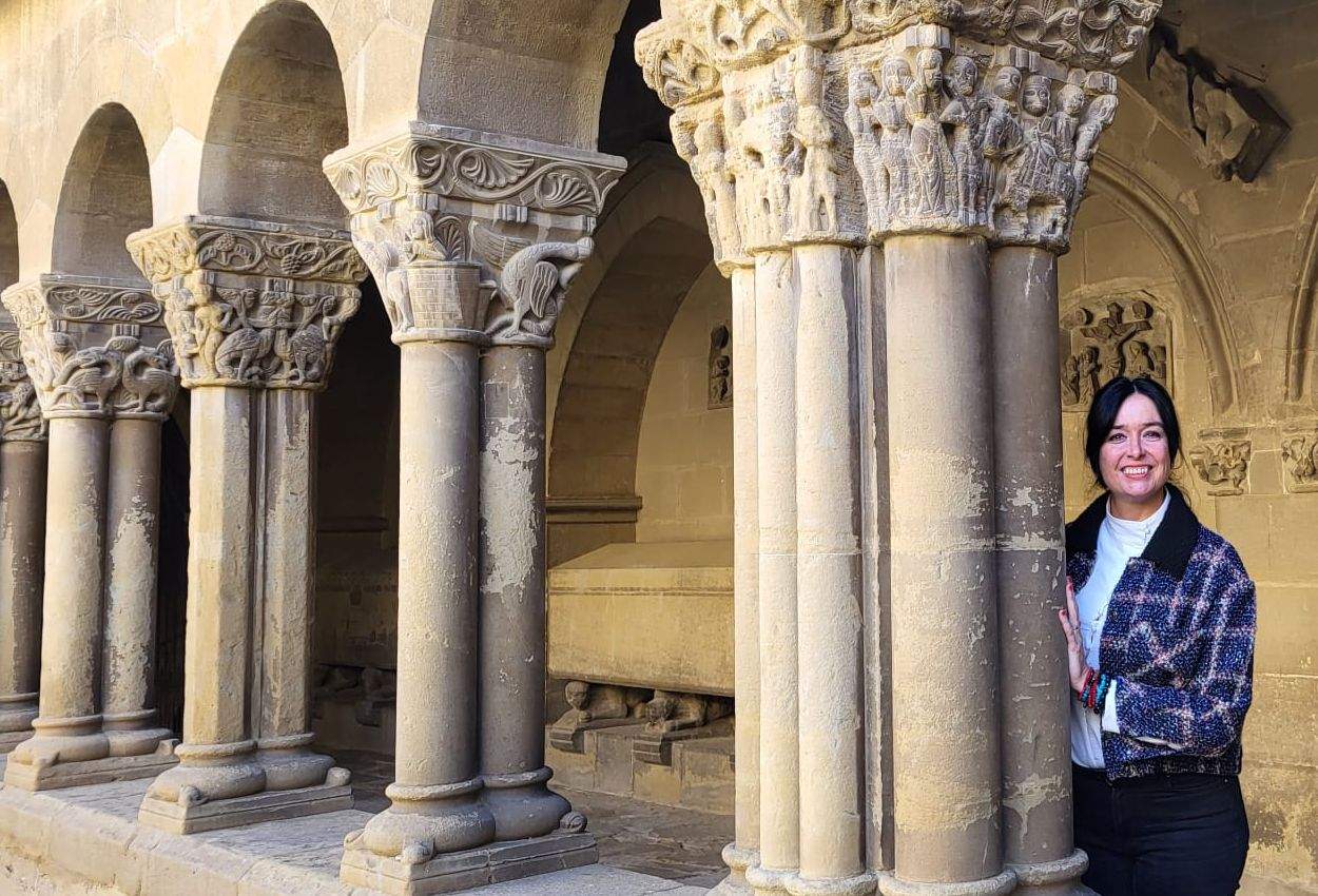 Lorena Orduna, bajo el capitel del emperador Constantino en escena ecuestre