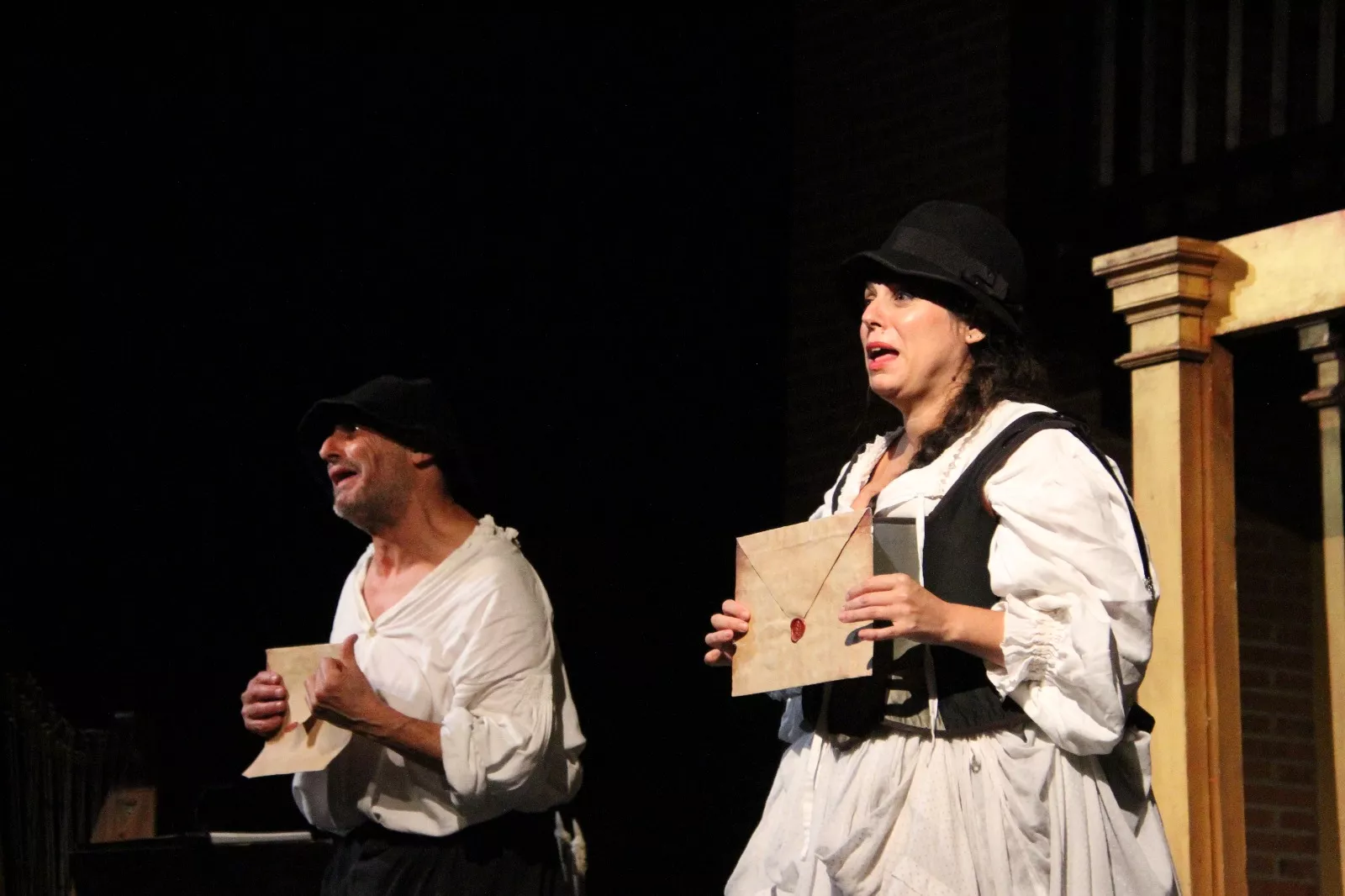 Pepe Viyuela y Sara Águeda en el Corral de Comedias de Robres. Foto Carlos Neofato