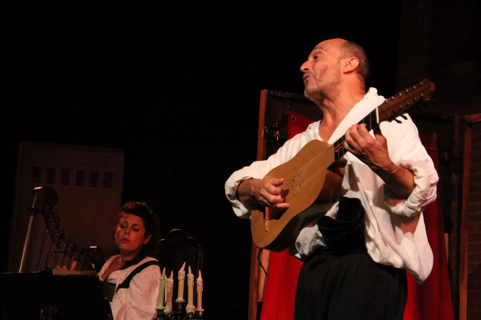 Pepe Viyuela y Sara Águeda en el Corral de Comedias de Robres. Foto Carlos Neofato