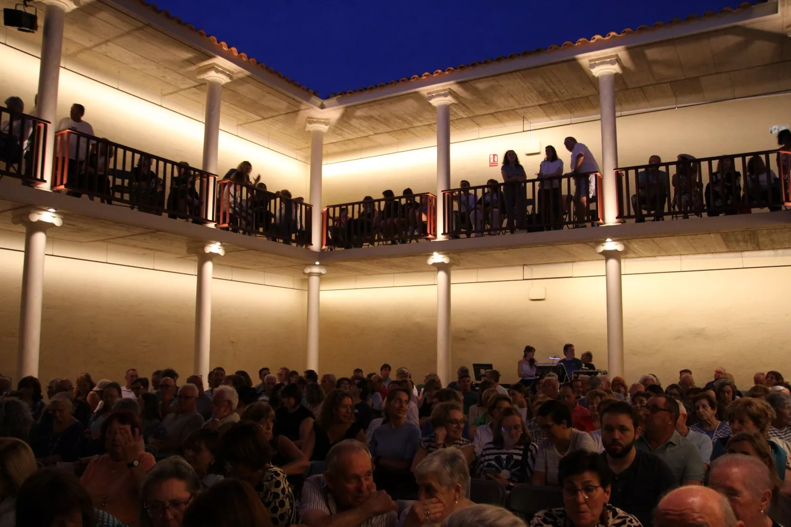 Pepe Viyuela y Sara Águeda en el Corral de Comedias de Robres. Foto Carlos Neofato