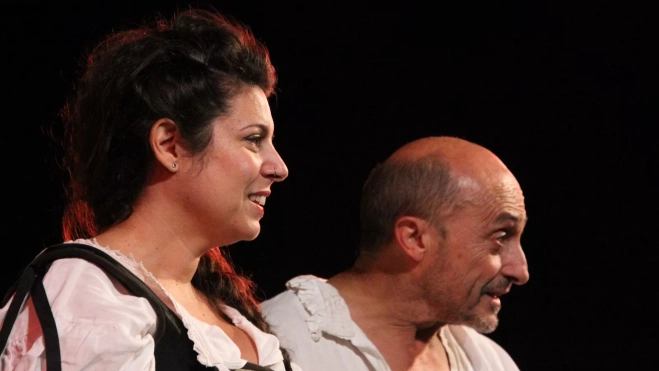 Pepe Viyuela y Sara Águeda en el Corral de Comedias de Robres. Foto Carlos Neofato