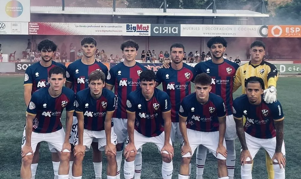 Once del Huesca B en su visita al Monzón. Foto: @CanteraSDHuesca
