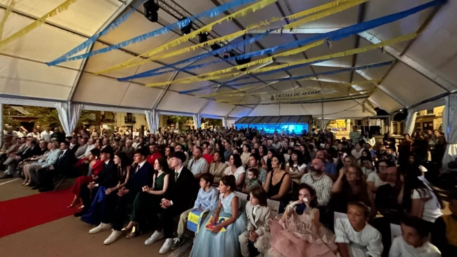 Presentación de las presidentas y reinas infantiles de las Fiestas de Santa Leticia. Presentación de las presidentas y reinas infantiles de las Fiestas de Santa Leticia.