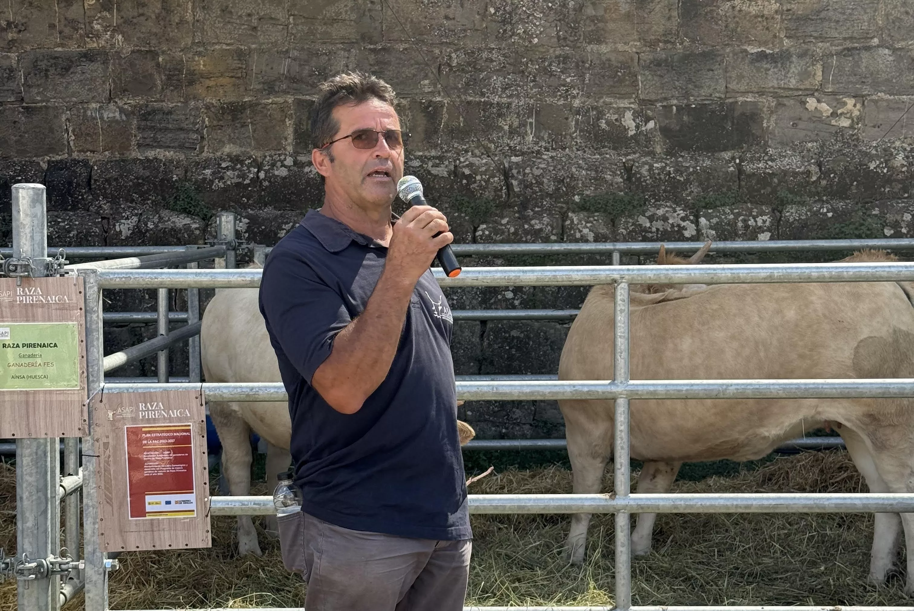 Luis Lascorz en una de las explicaciones zootécnicas.
