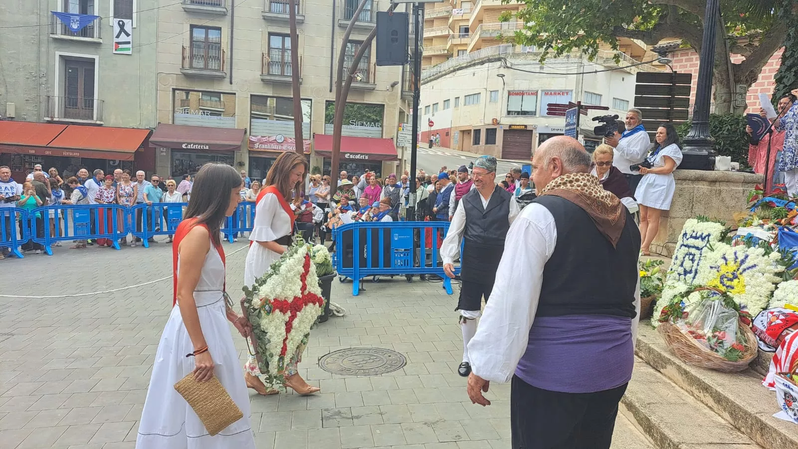 Ofrenda a la Virgen del Pueyo en Barbastro