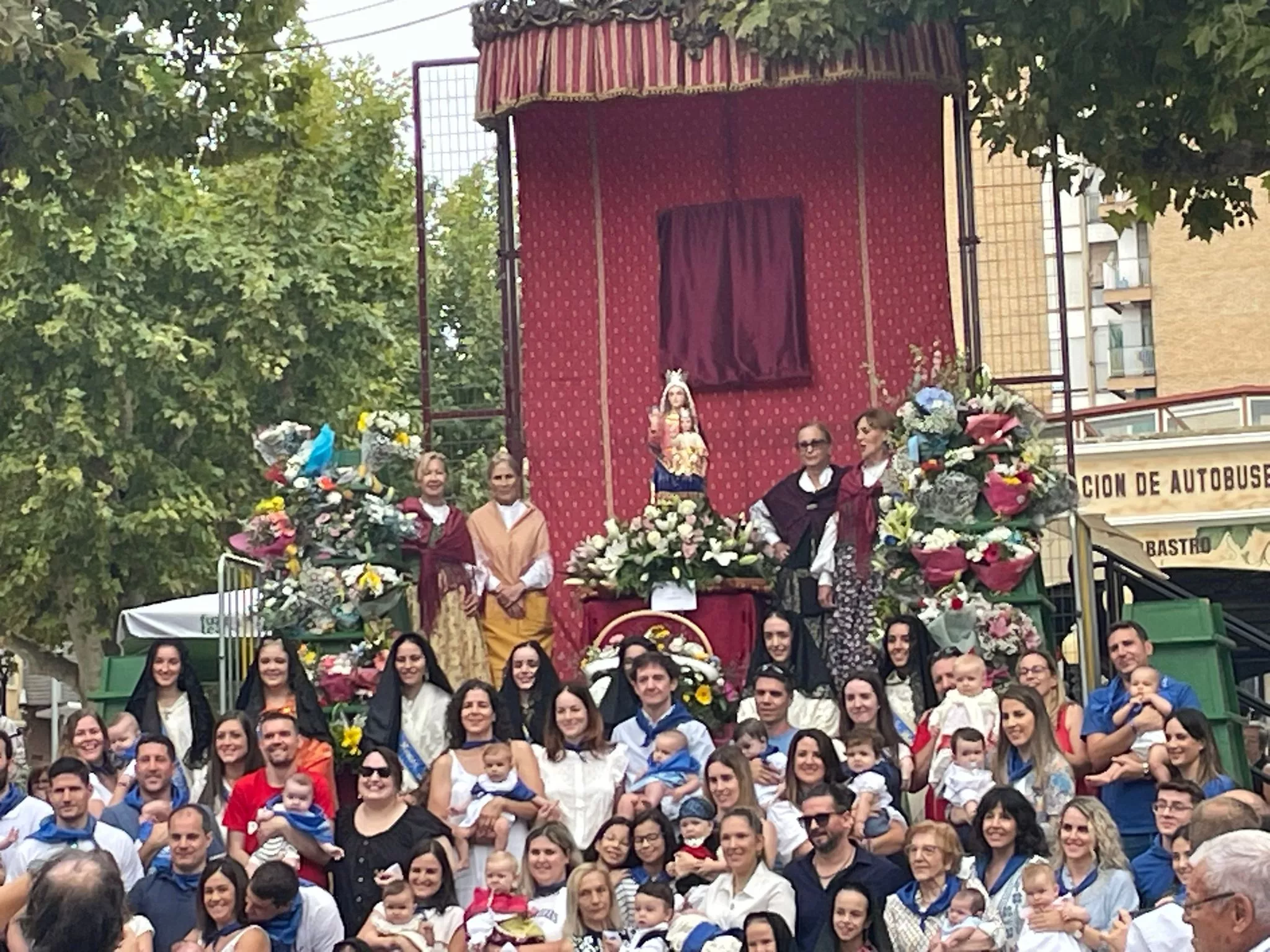 Ofrenda a la Virgen del Pueyo en Barbastro