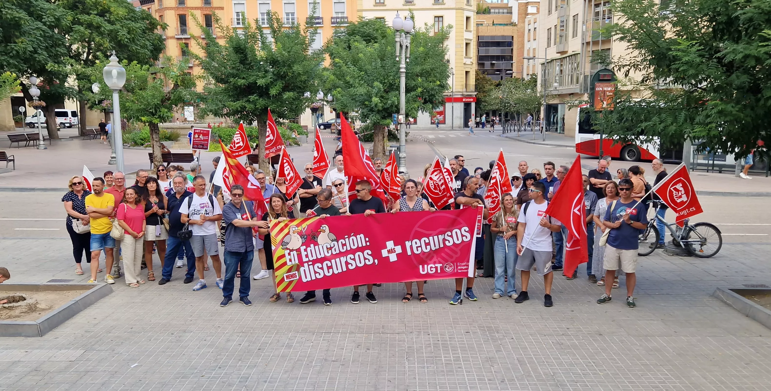 Concentración de UGT para pedir a Educación más recursos. Foto Myriam Martínez