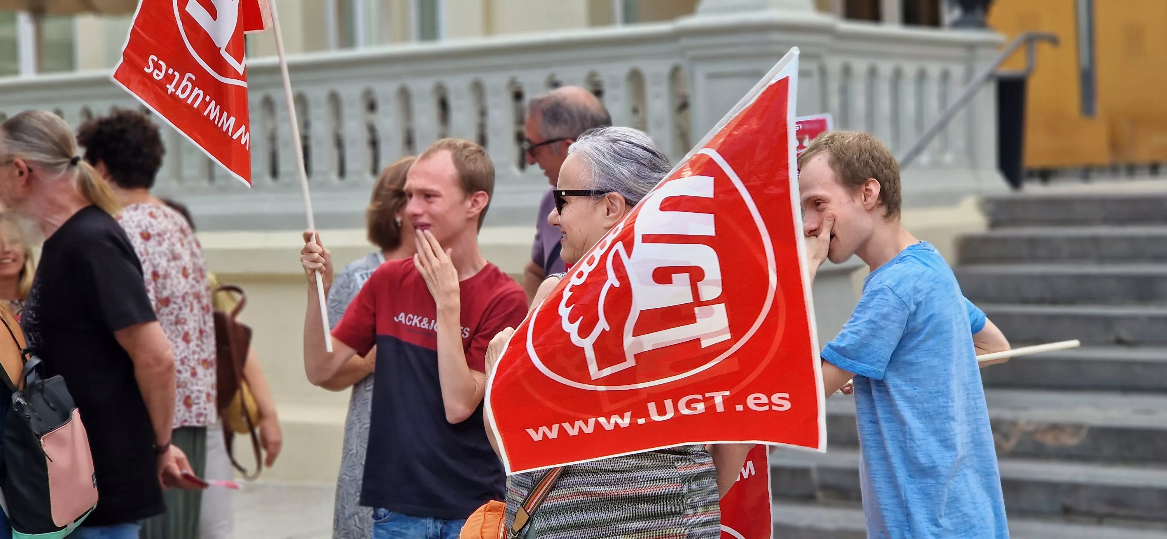 Concentración de UGT para pedir a Educación más recursos. Foto Myriam Martínez