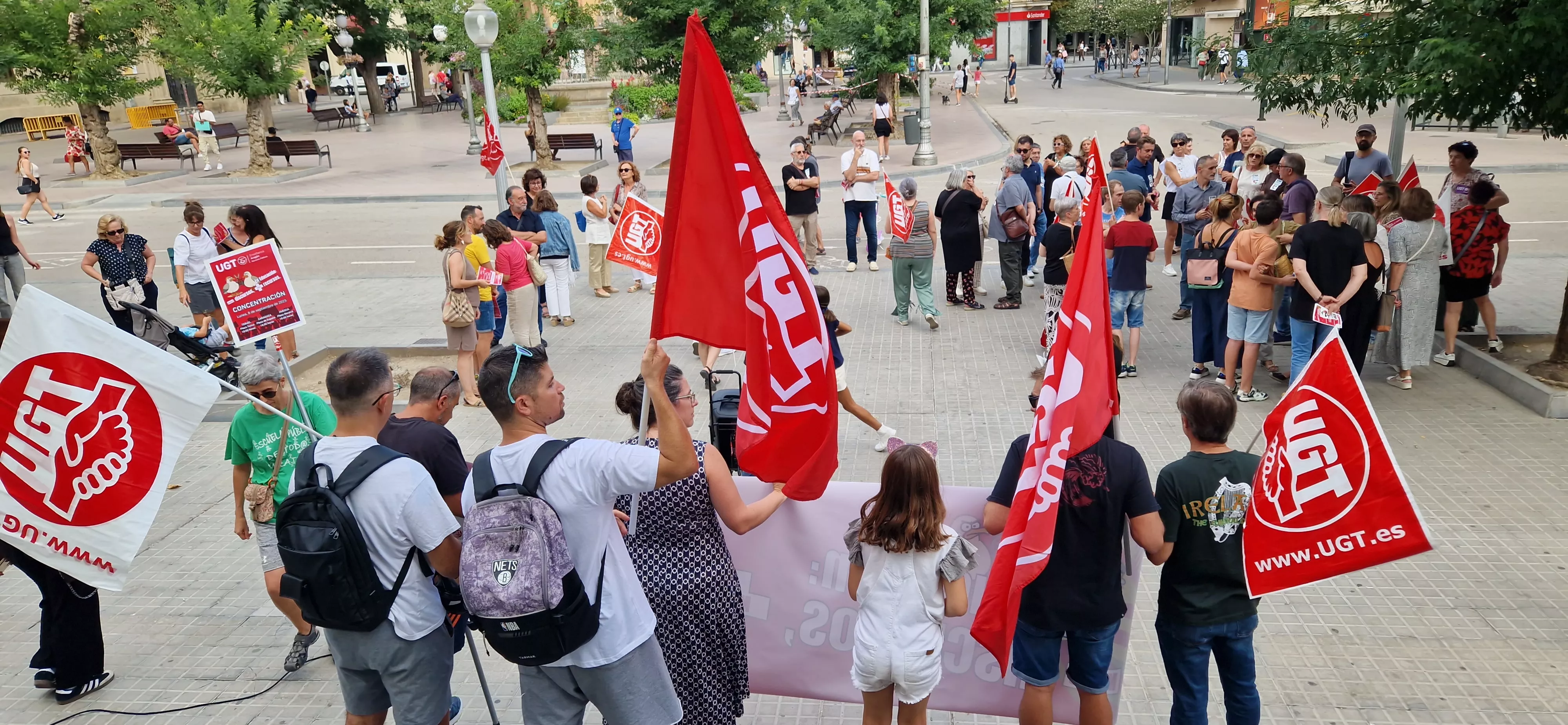Concentración de UGT para pedir a Educación más recursos. Foto Myriam Martínez