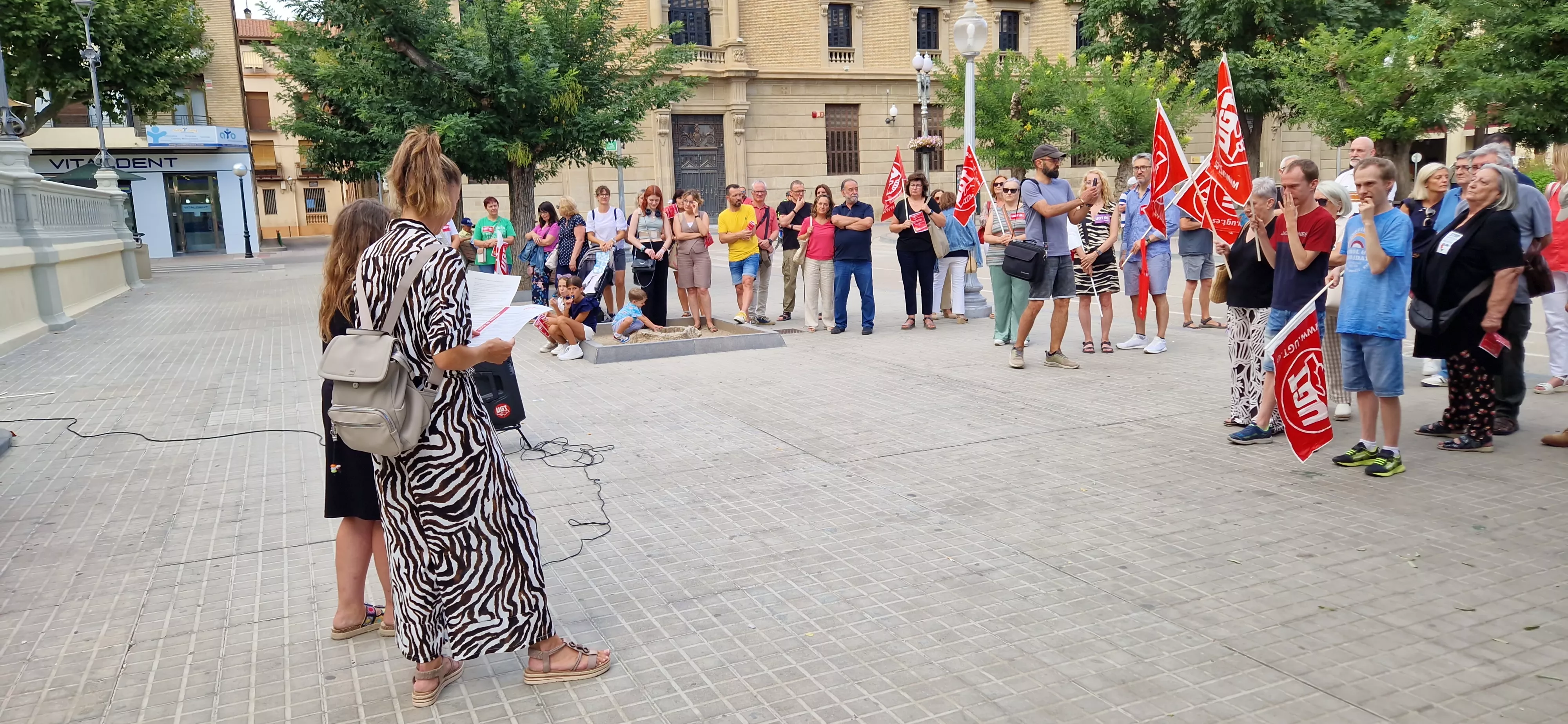 Concentración de UGT para pedir a Educación más recursos. Foto Myriam Martínez