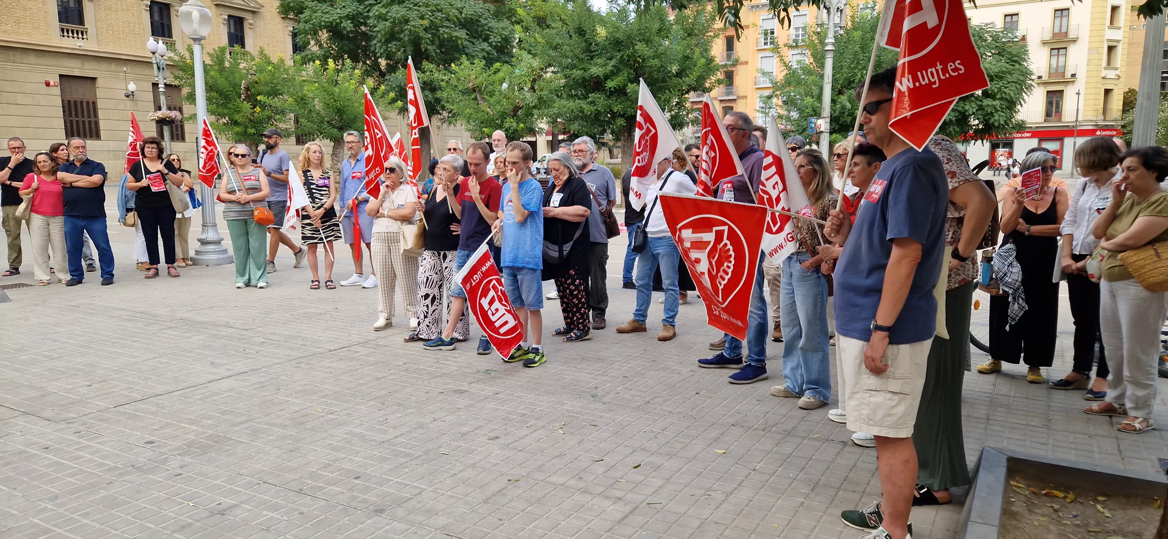 Concentración de UGT para pedir a Educación más recursos. Foto Myriam Martínez