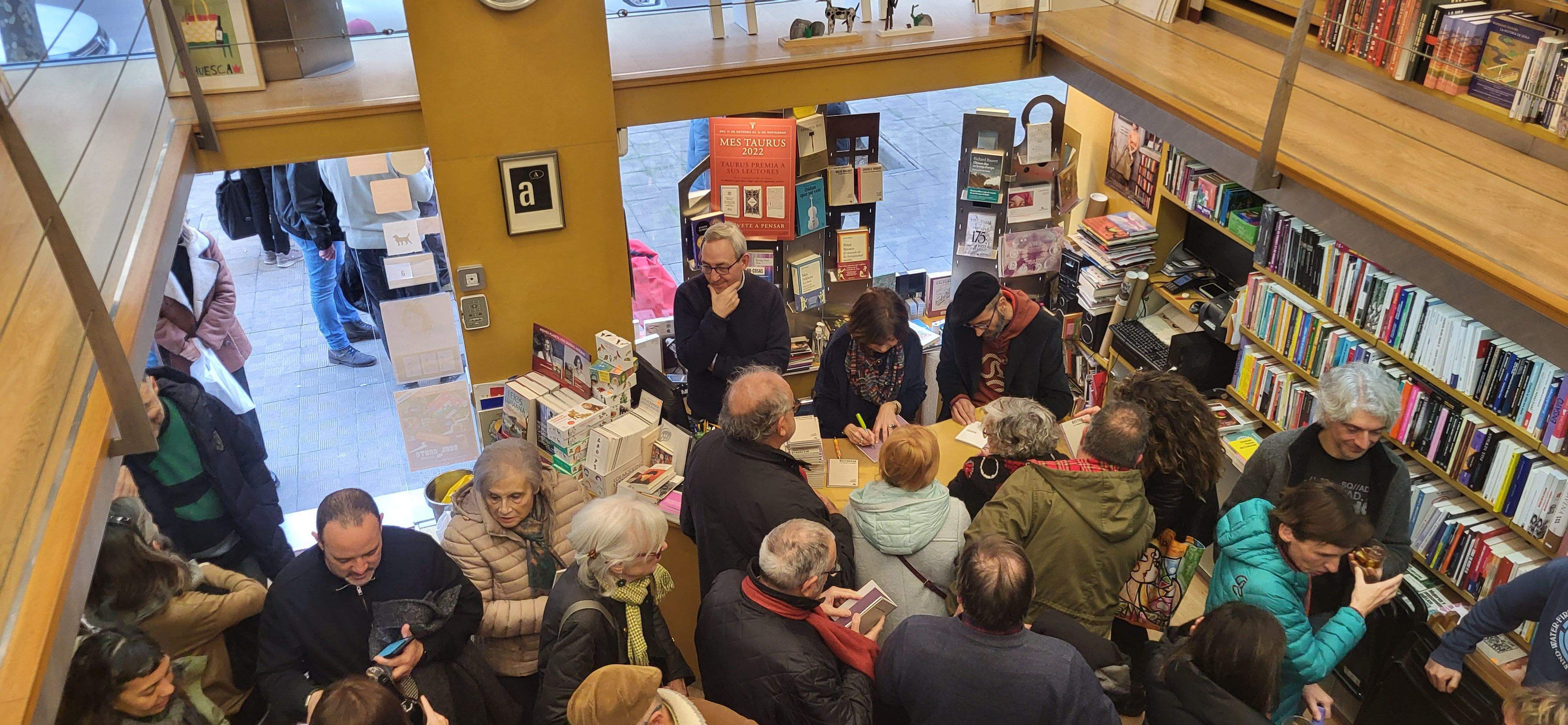 El consumidor tiene un 20 % de descuento en sus compras gracias a los bonos impulsa. Foto Myriam Martínez