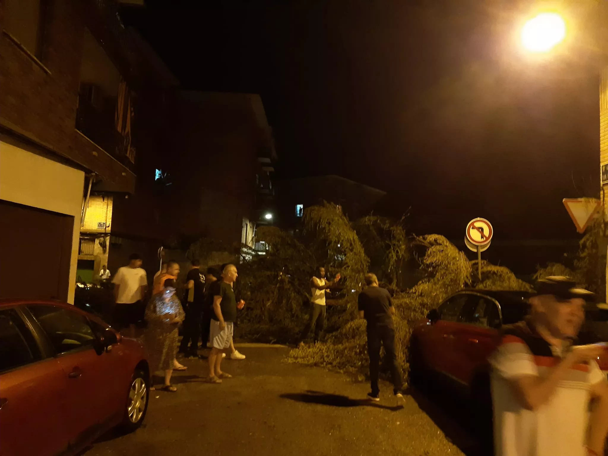 Daños causados por una fuerte tormenta en Binéfar.