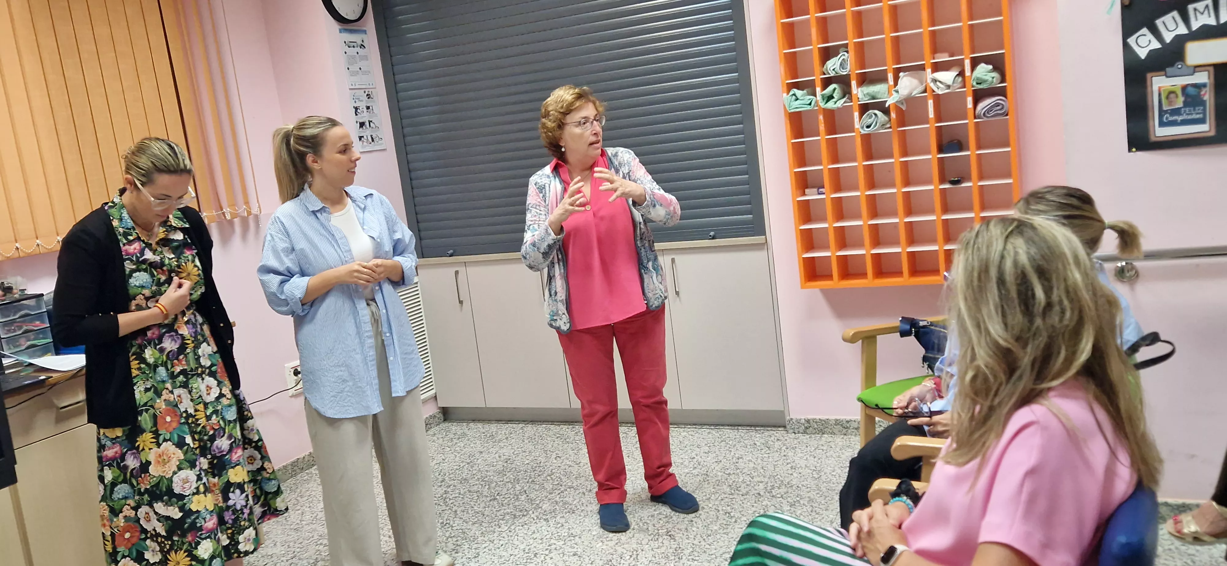 Alzhéimer Huesca presentando Ventanas a la Memoria. Foto Myriam Martínez