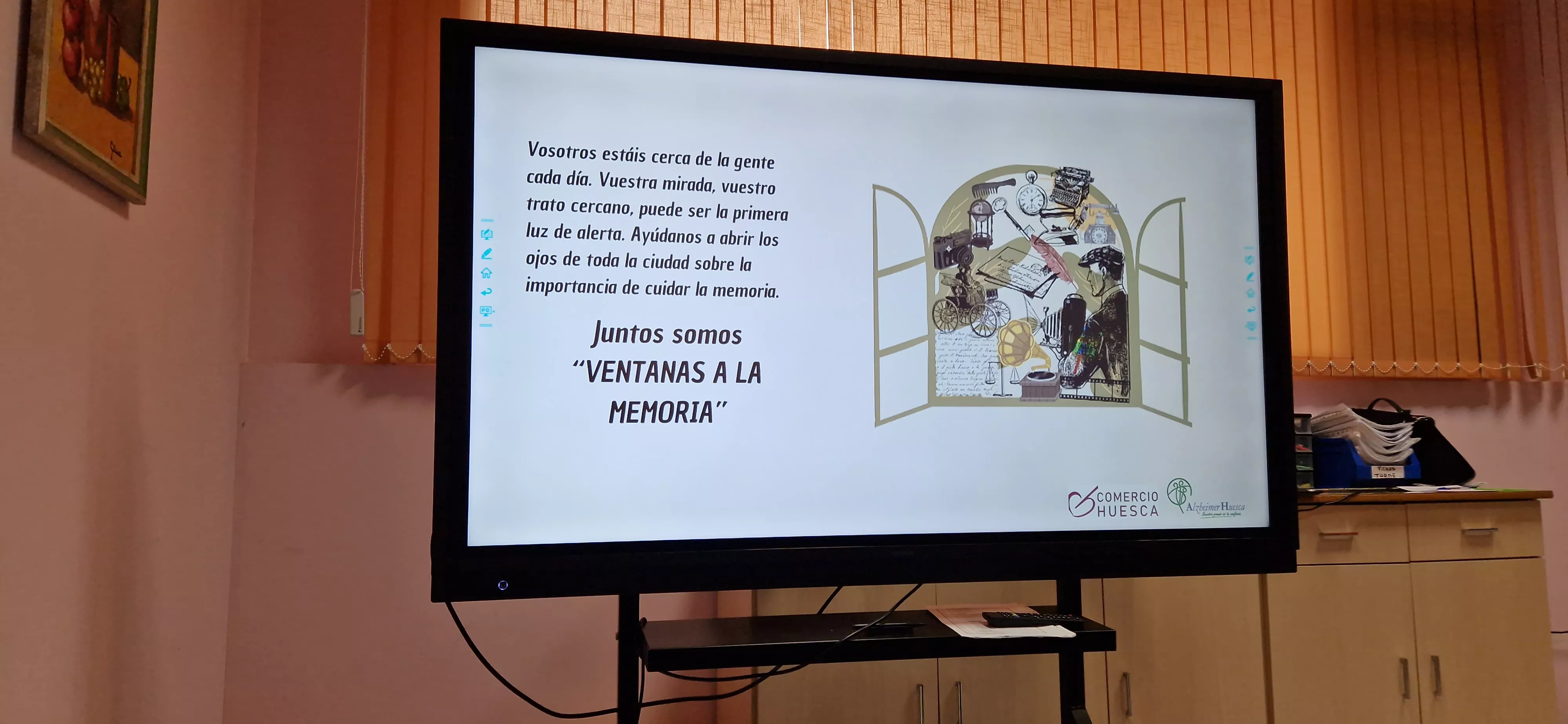 Alzhéimer Huesca presentando Ventanas a la Memoria. Foto Myriam Martínez