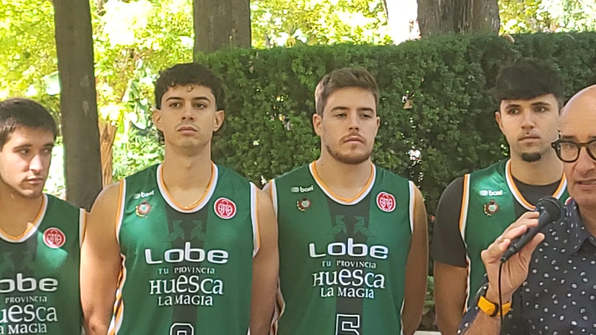 Presentación de la equipación del Club Baloncesto Peñas Lobe Huesca la Magia