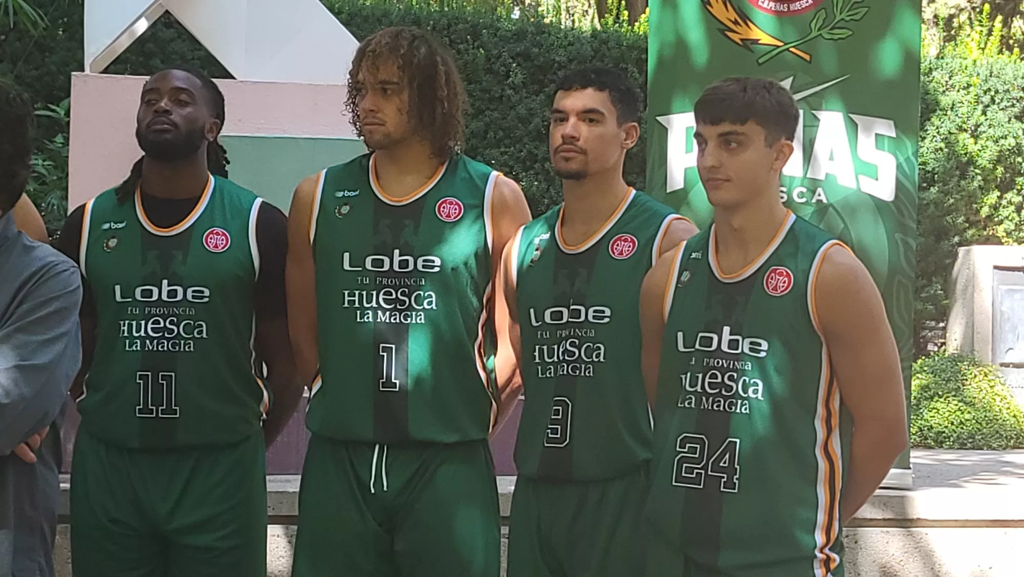 Presentación de la equipación del Club Baloncesto Peñas Lobe Huesca la Magia