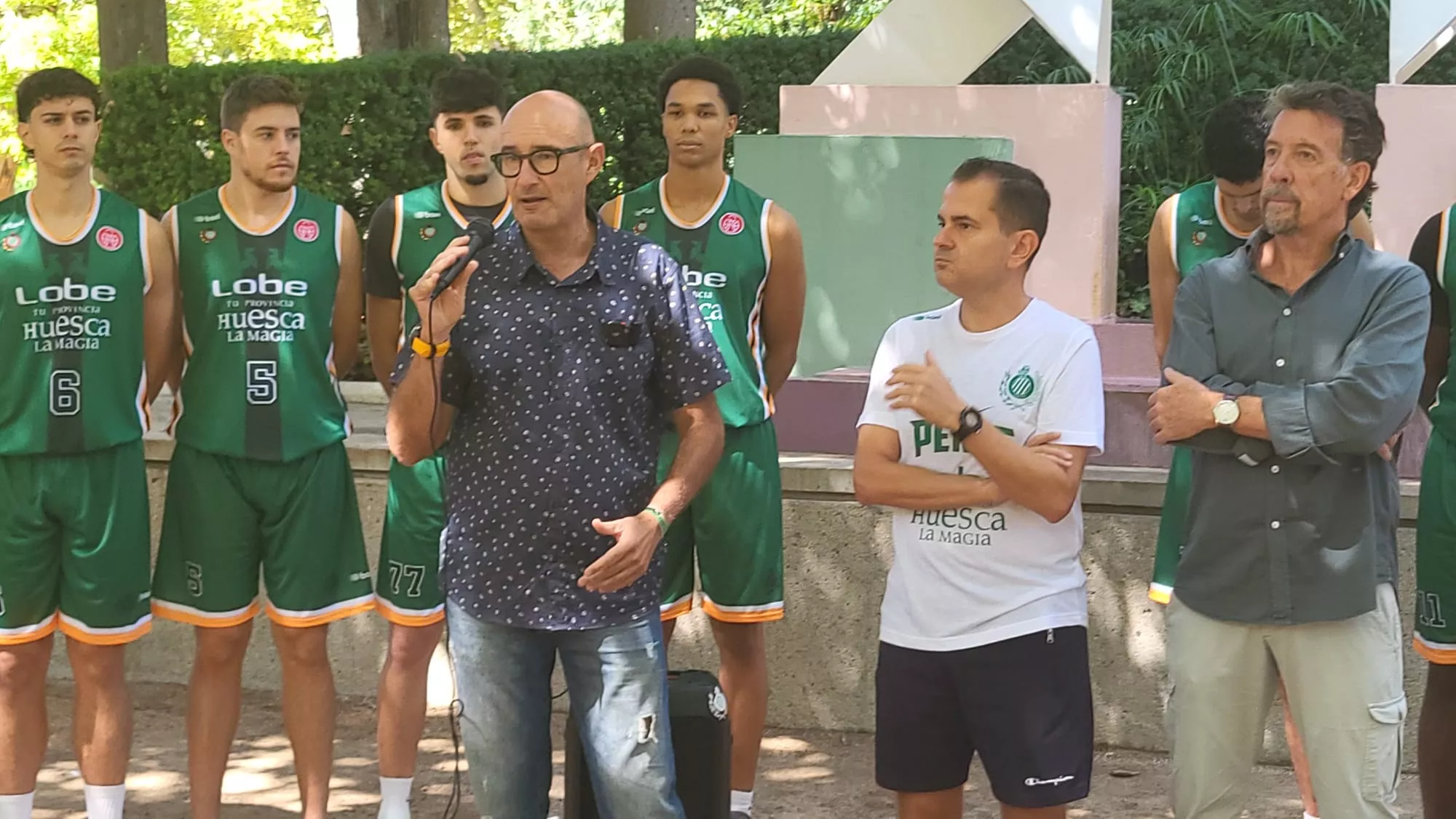 Presentación de la equipación del Club Baloncesto Peñas Lobe Huesca la Magia