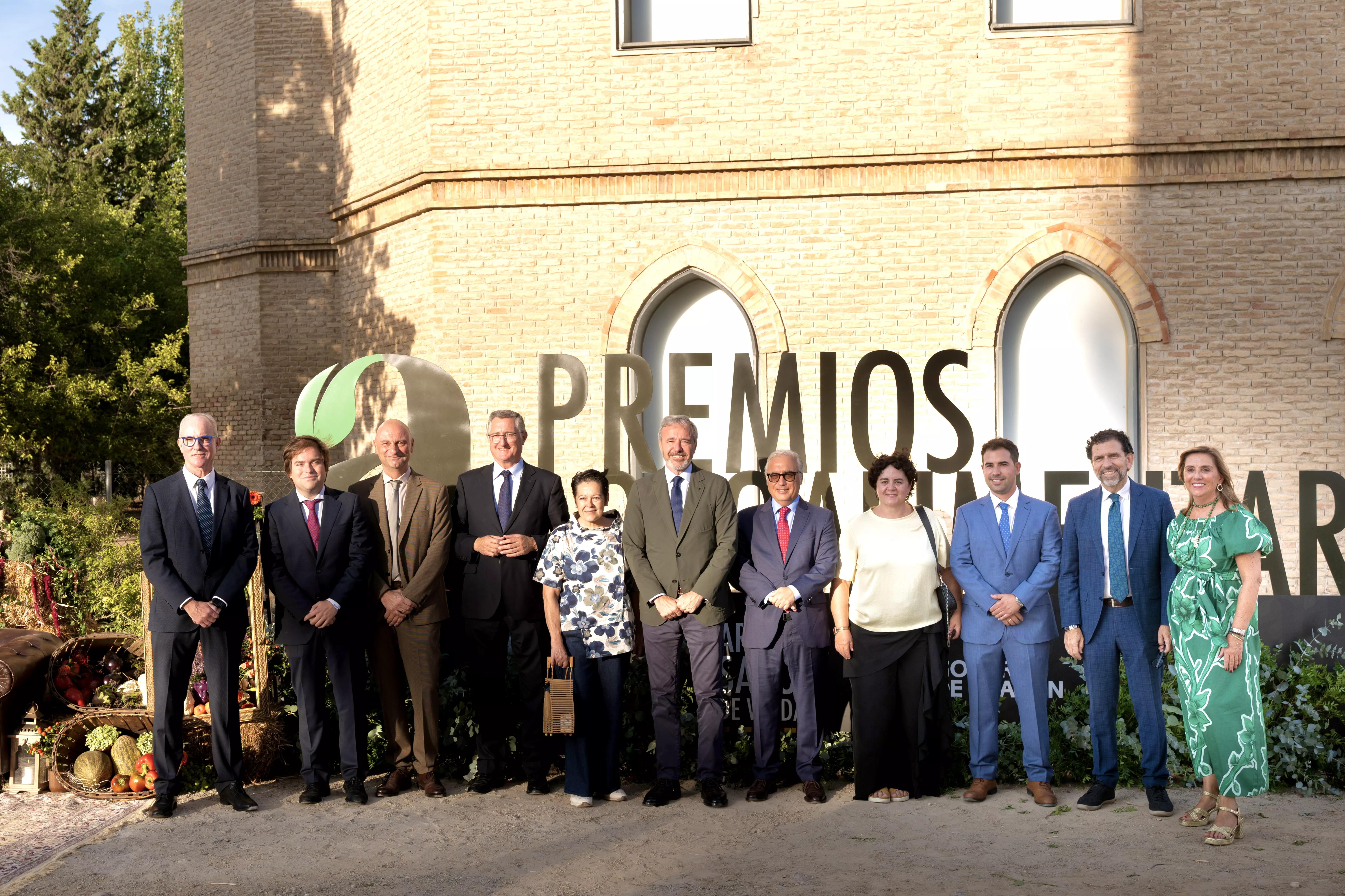 Los premiados agroalimentarios con las autoridades en el Gobierno de Aragón. Foto Fabián Simón Los premiados agroalimentarios con las autoridades en el Gobierno de Aragón. Foto Fabián Simón