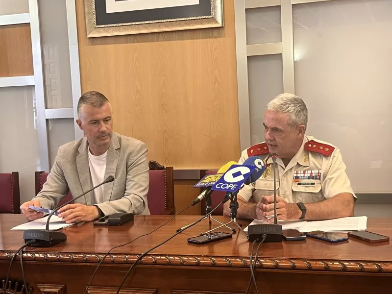 Carlos Serrano y Carlos Domínguez han presentado el Curso Internacional de Defensa de Jaca.