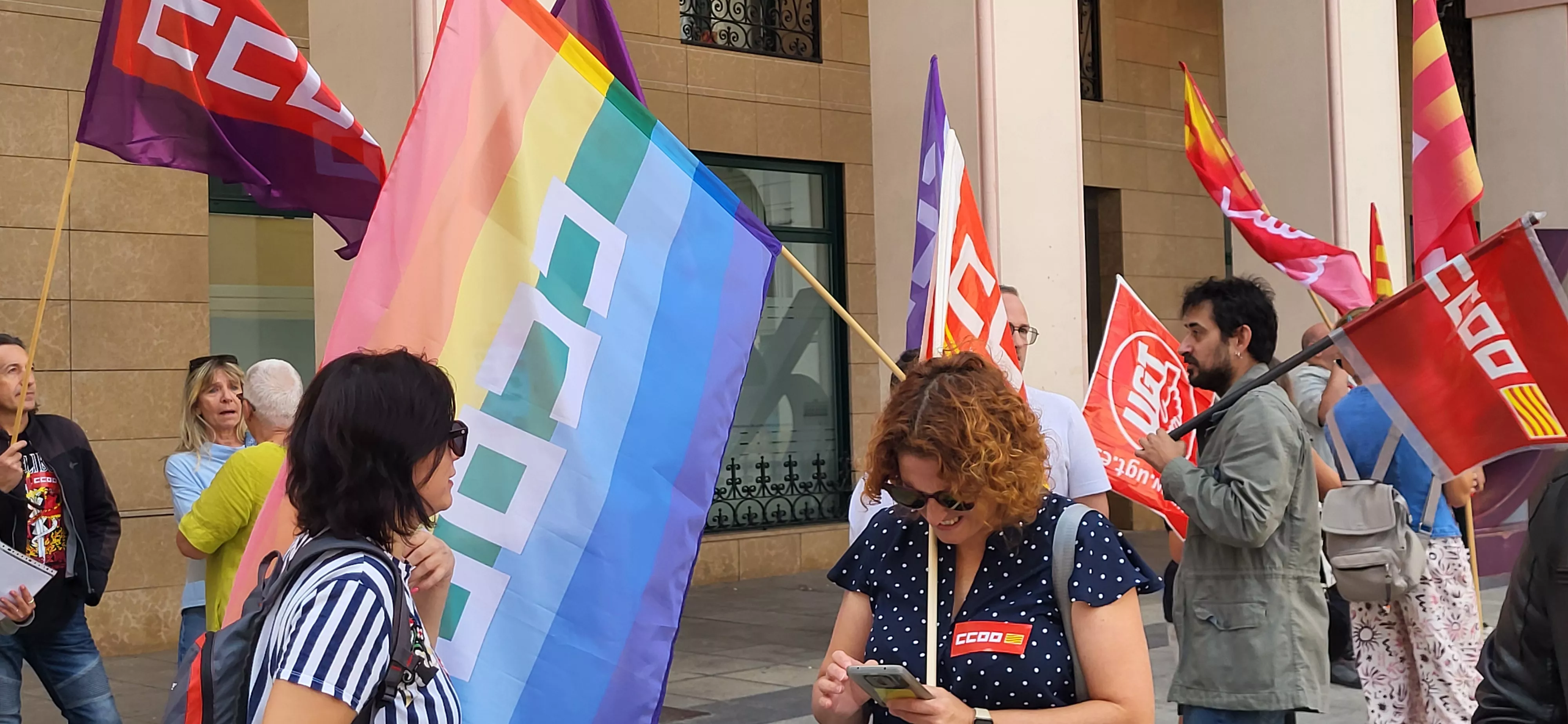 Concentración de UGT y CCOO en Huesca para reclamar la reducción de la jornada laboral. Foto Mercedes Manterola