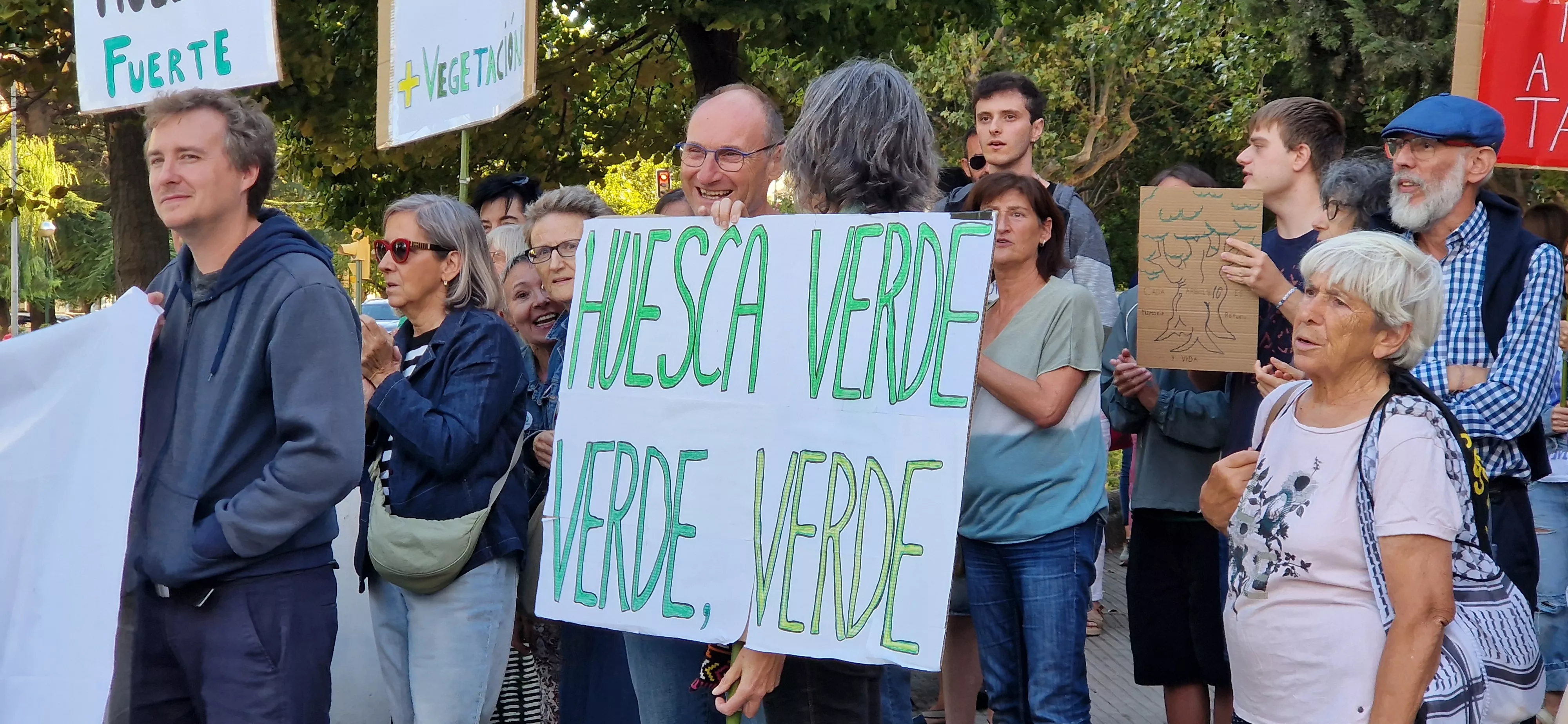 Manifestación en contra de la tala de árboles. Foto Myriam Martínez