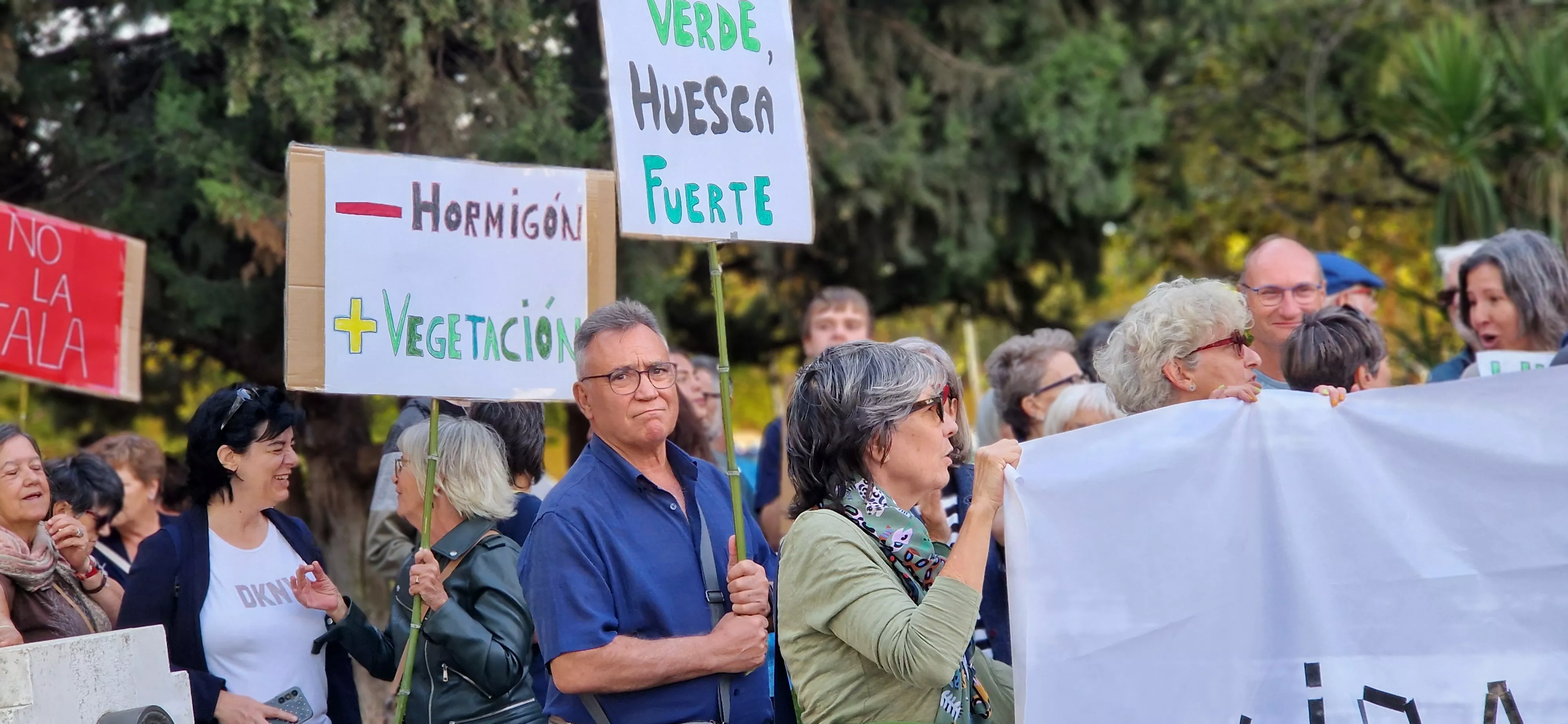 Manifestación en contra de la tala de árboles. Foto Myriam Martínez