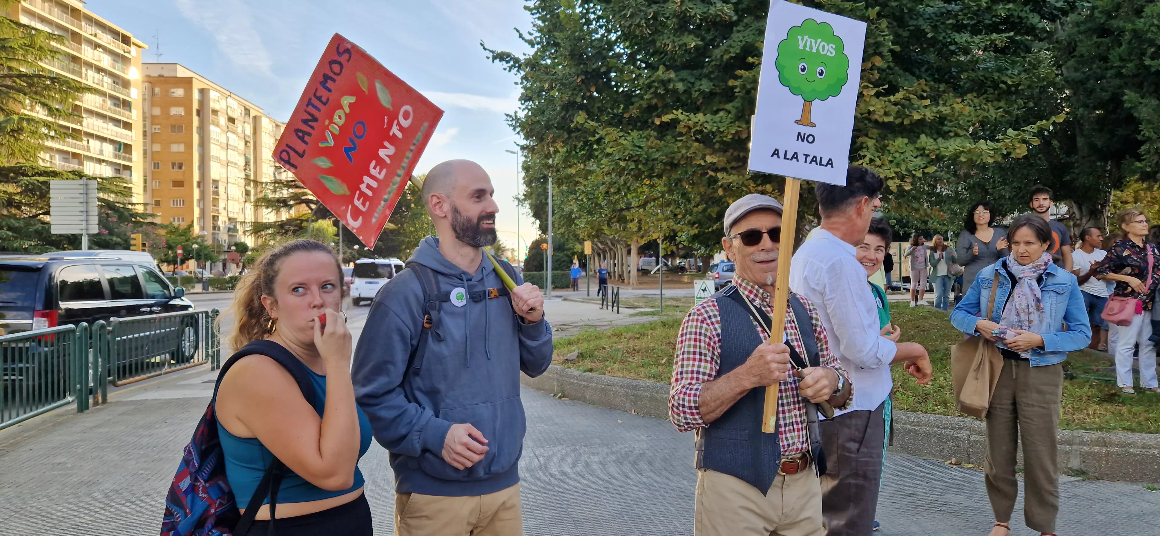 Manifestación en contra de la tala de árboles. Foto Myriam Martínez