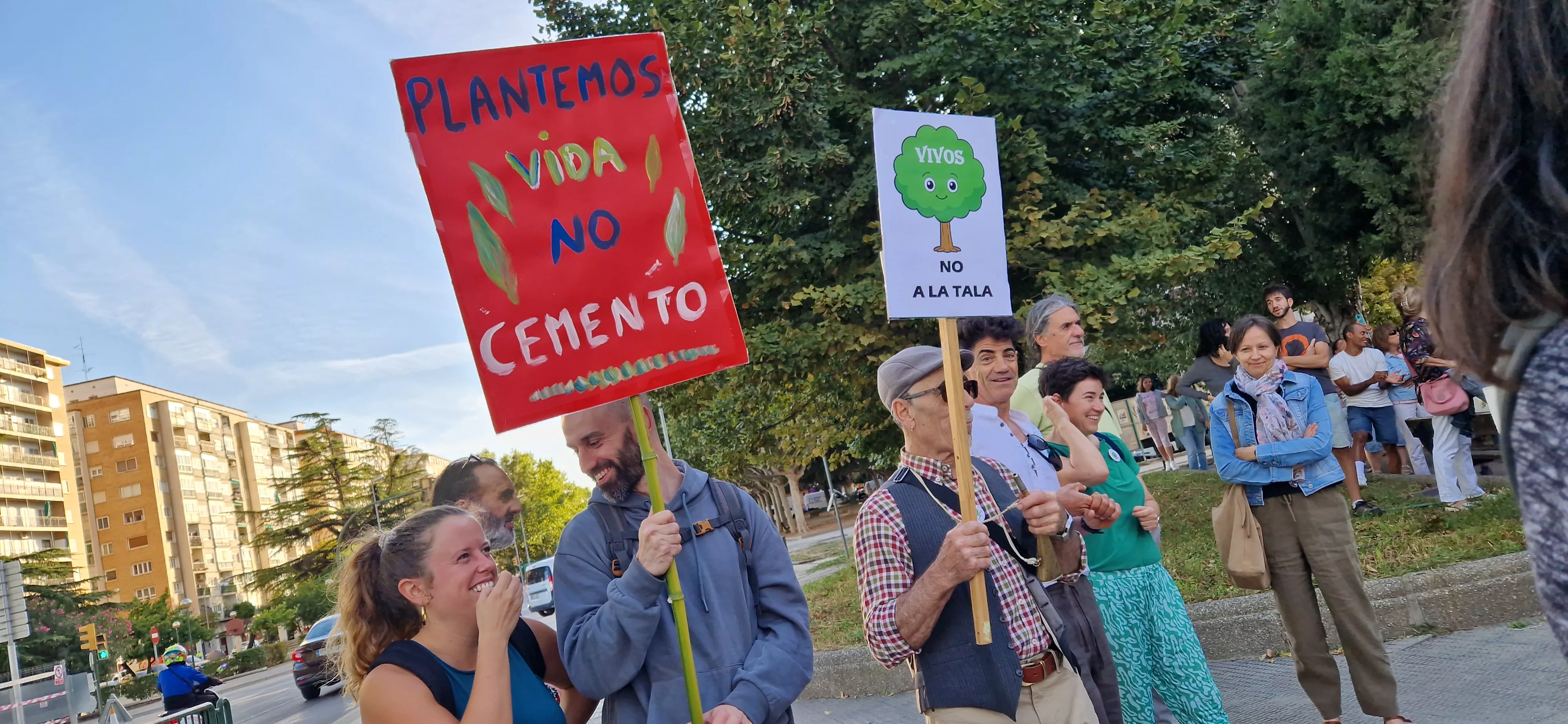 Manifestación en contra de la tala de árboles. Foto Myriam Martínez