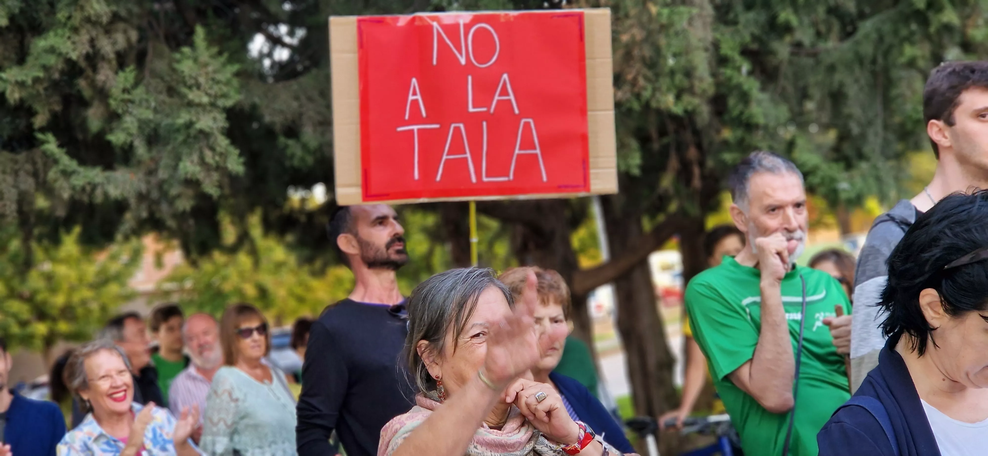 Manifestación en contra de la tala de árboles. Foto Myriam Martínez