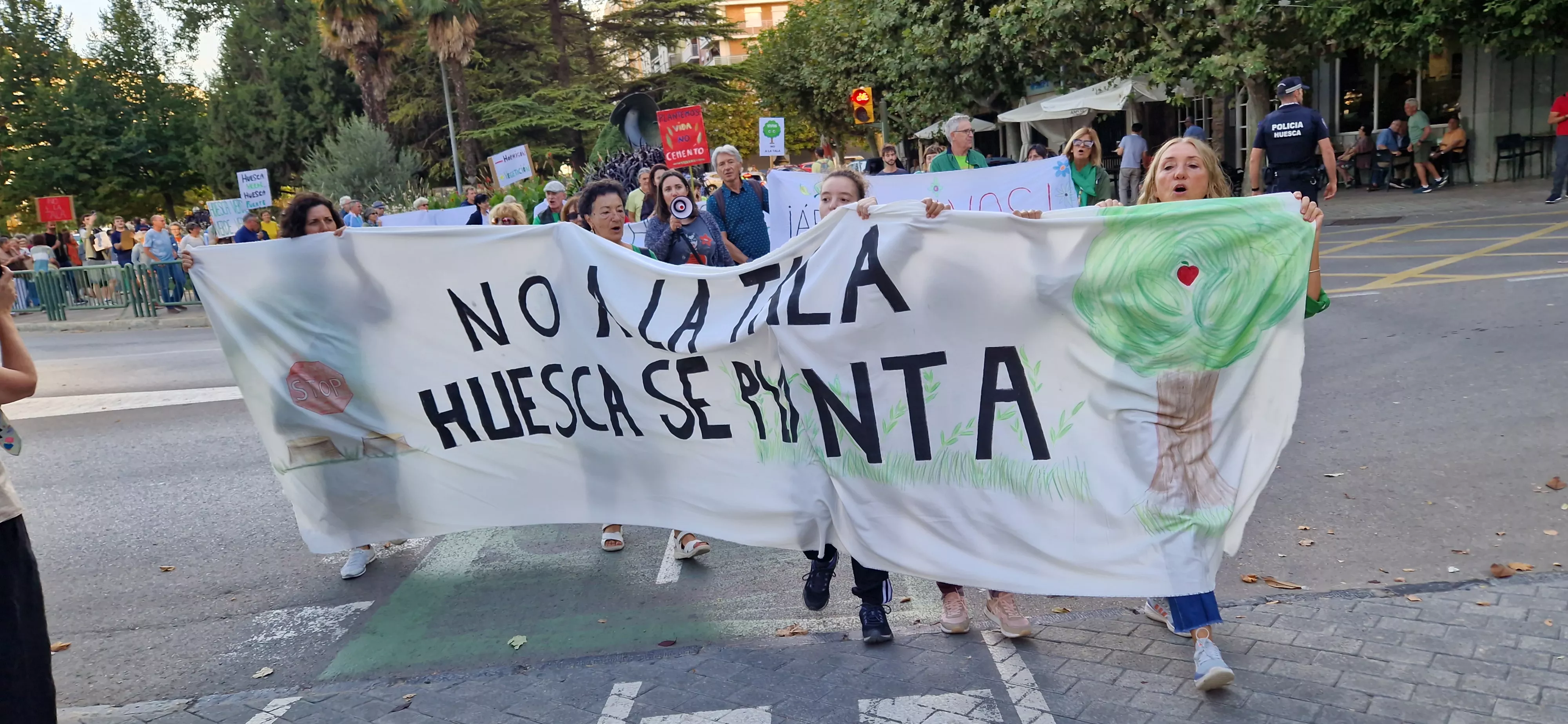 Manifestación en contra de la tala de árboles. Foto Myriam Martínez
