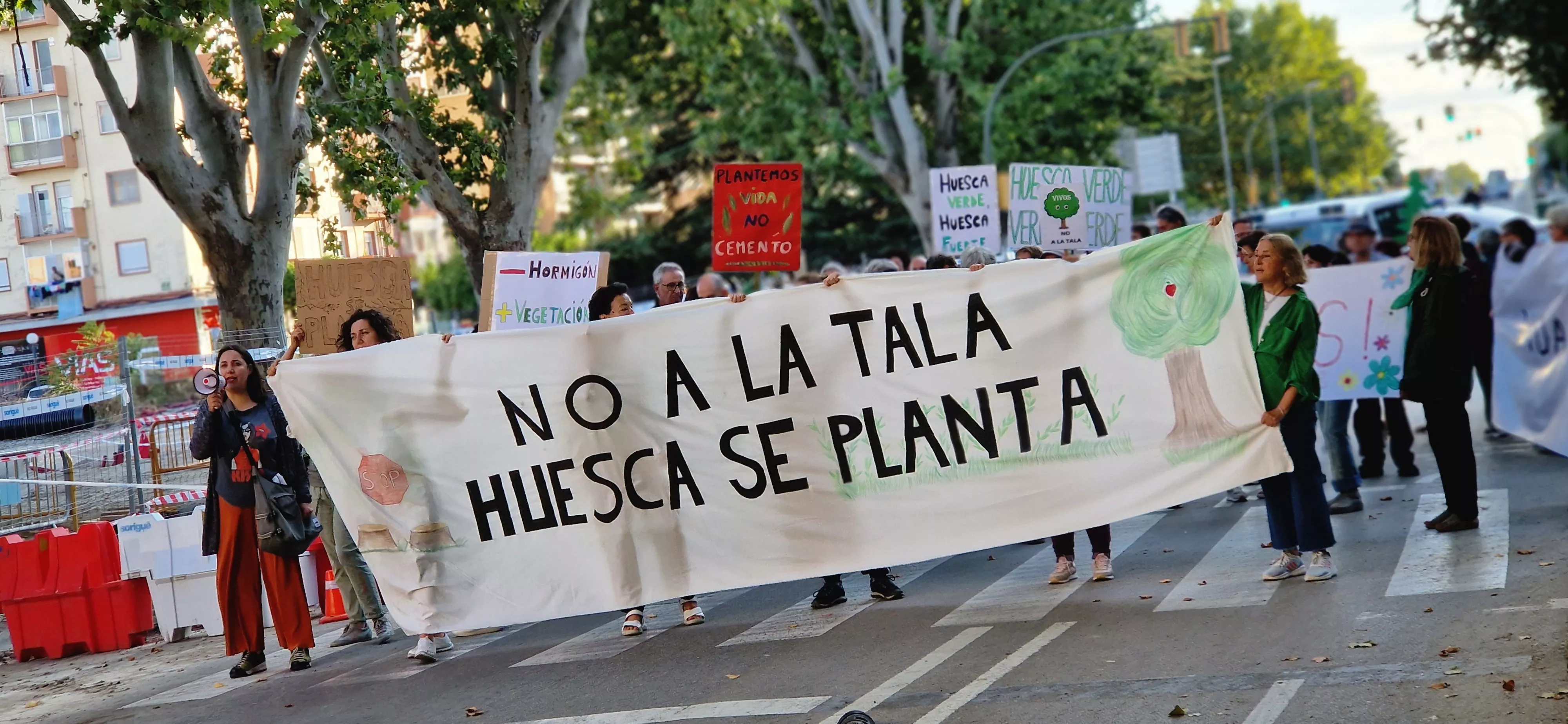 Manifestación en contra de la tala de árboles. Foto Myriam Martínez