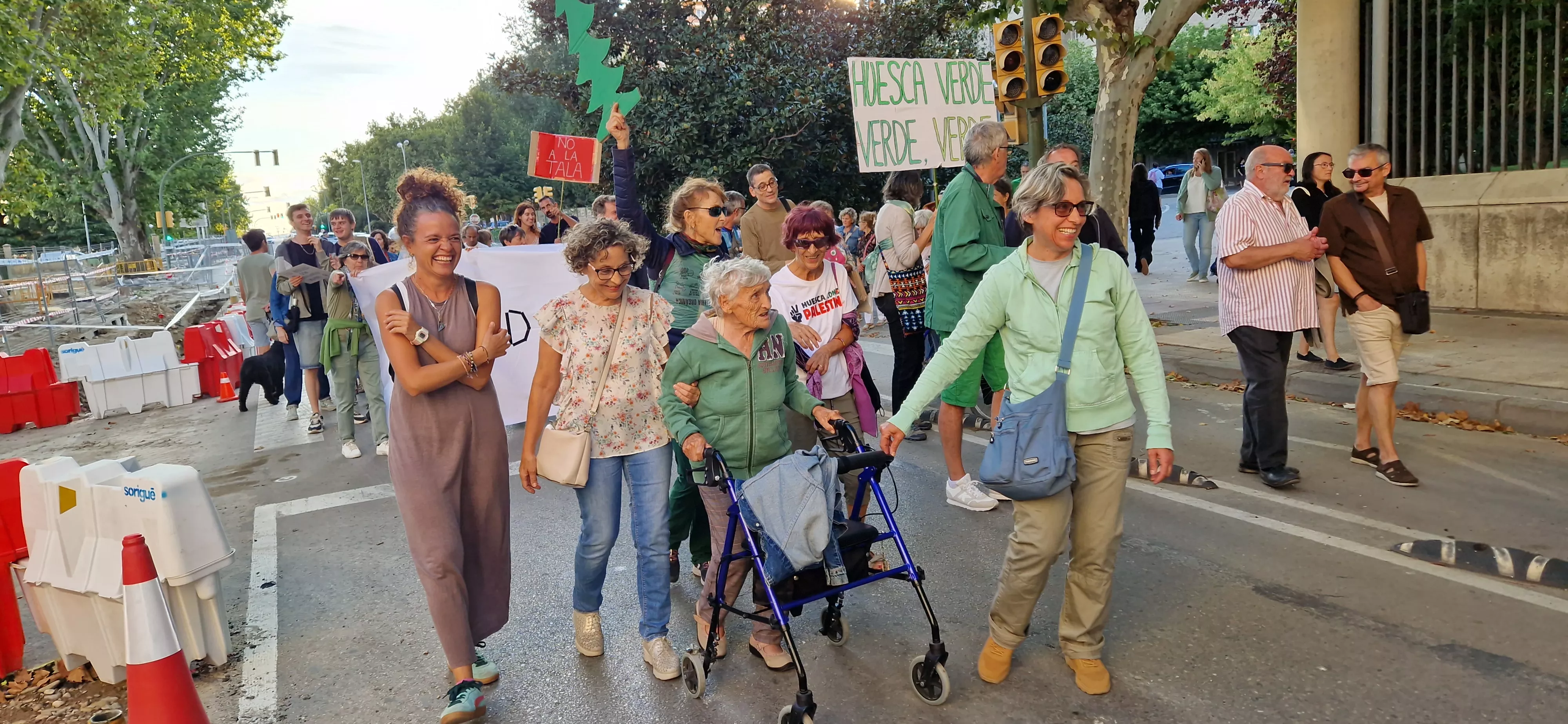 Manifestación en contra de la tala de árboles. Foto Myriam Martínez