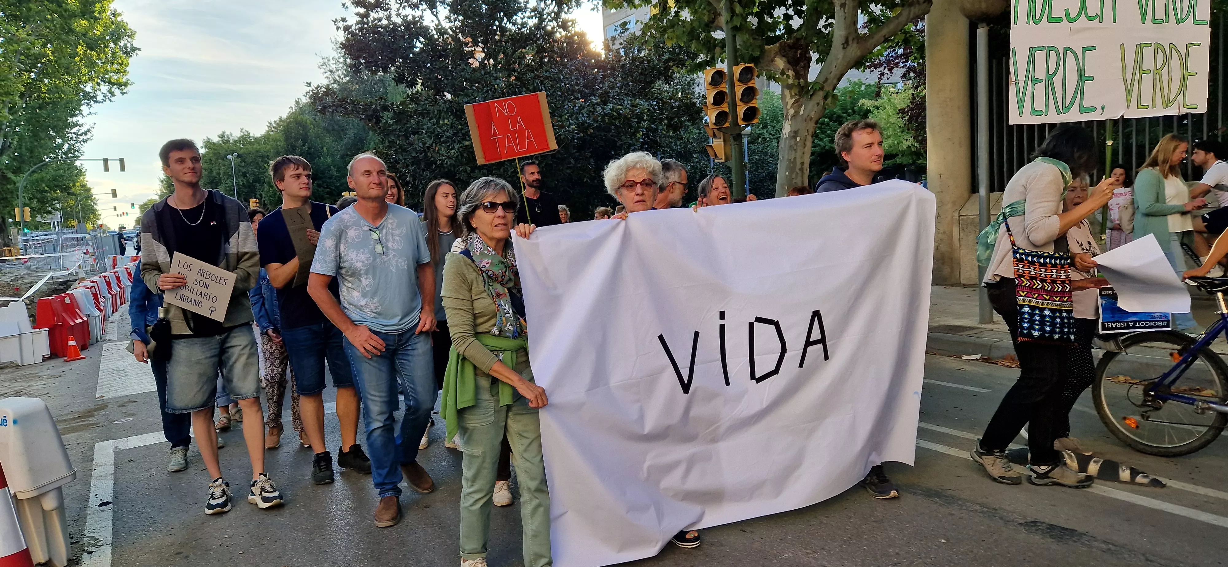 Manifestación en contra de la tala de árboles. Foto Myriam Martínez