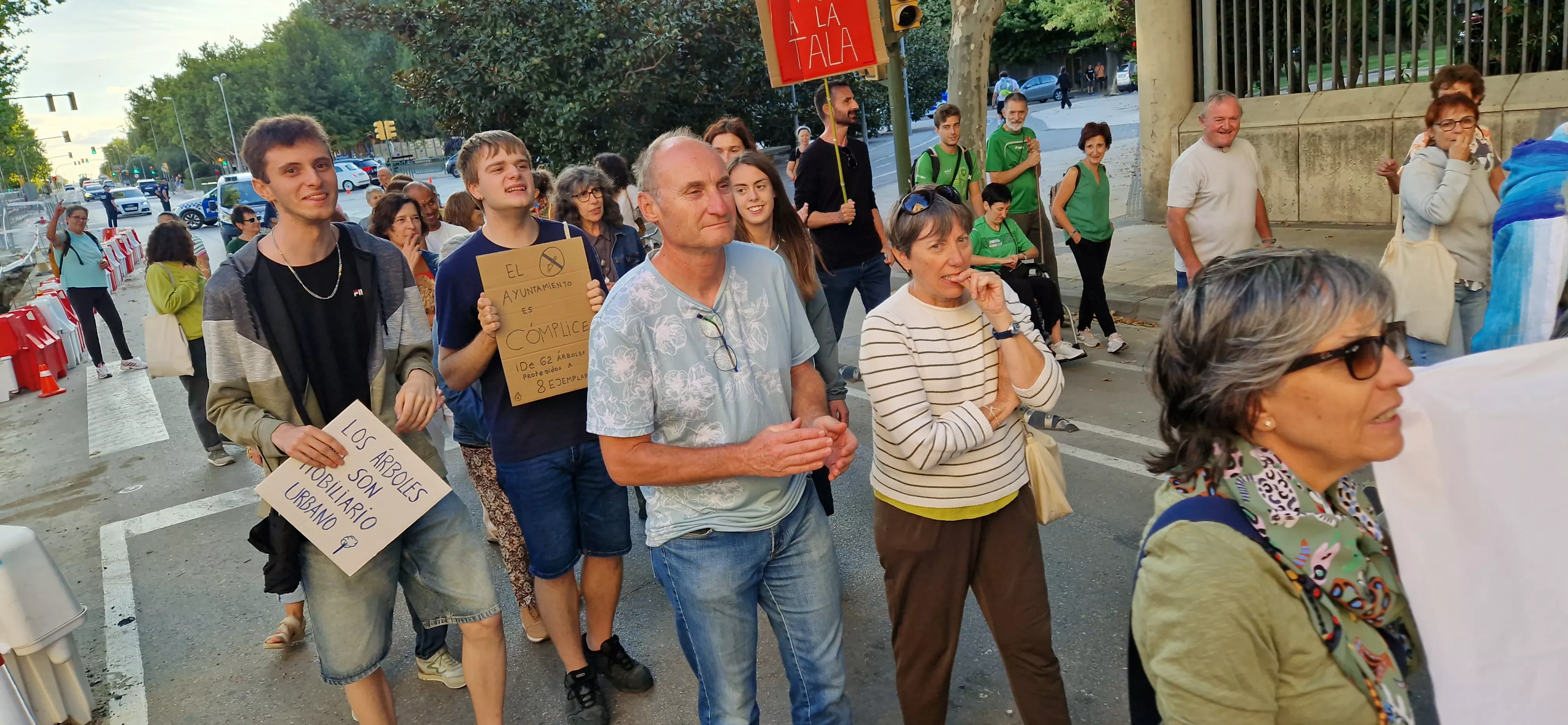 Manifestación en contra de la tala de árboles. Foto Myriam Martínez