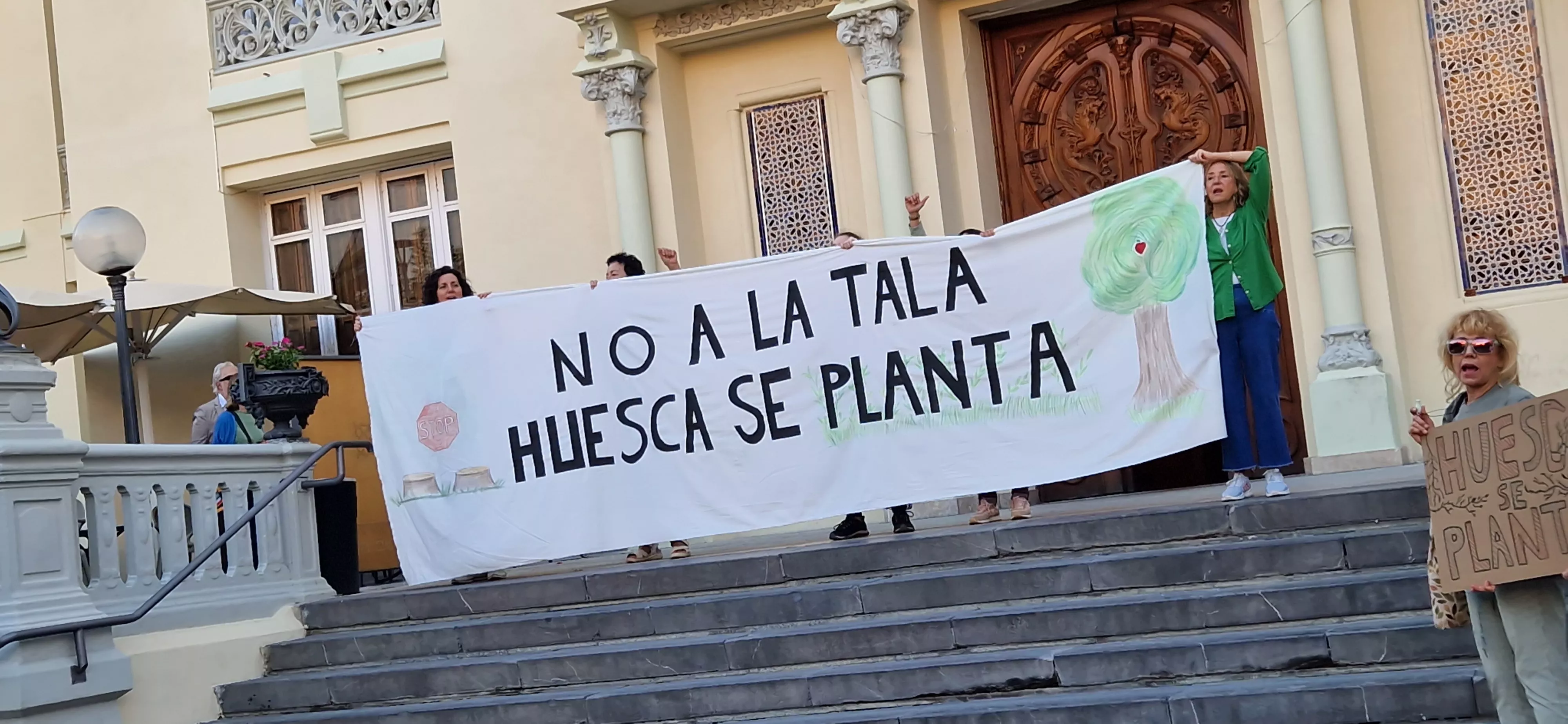 Manifestación en contra de la tala de árboles. Foto Myriam Martínez
