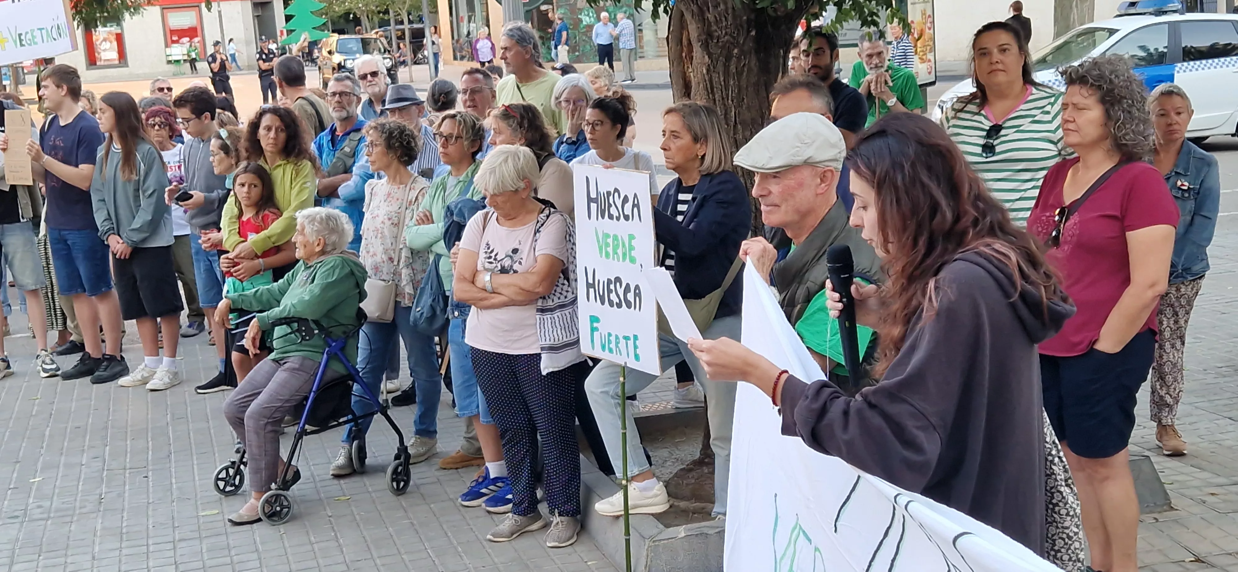Lectura del manifiesto en la plaza de Navarra. Foto Myriam Martínez