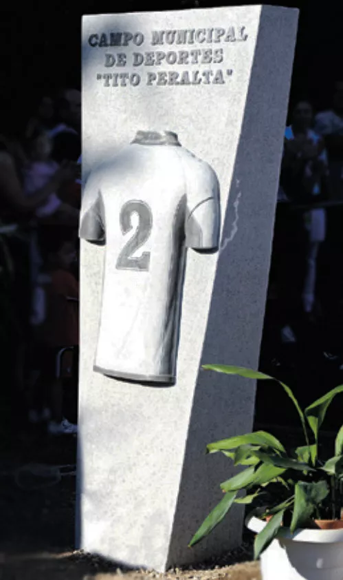  100 años de fútbol en Lalueza. Monolito Tito Peralta