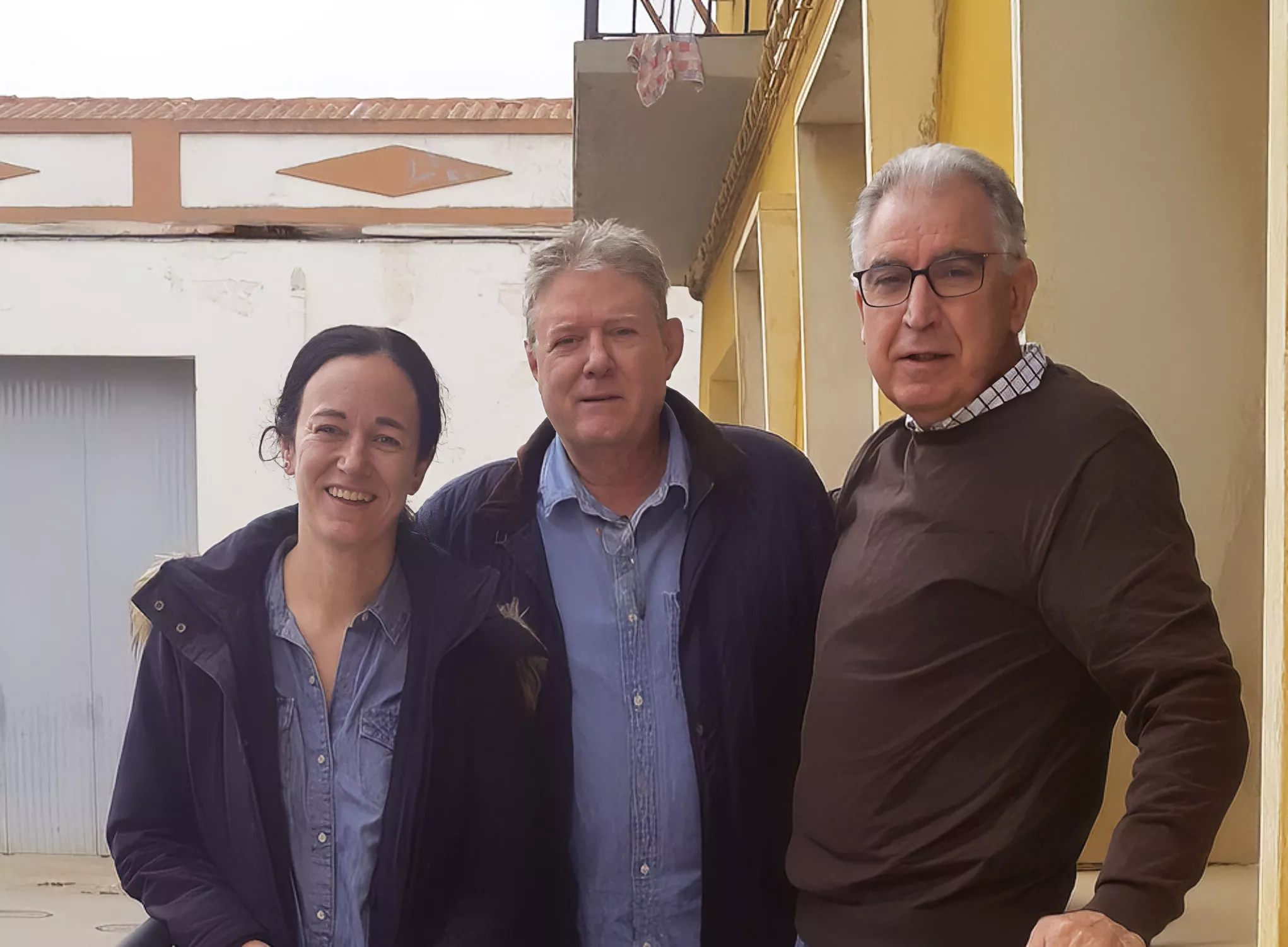 100 años de fútbol en Lalueza. Noelia y Santi con José Luis Toa.