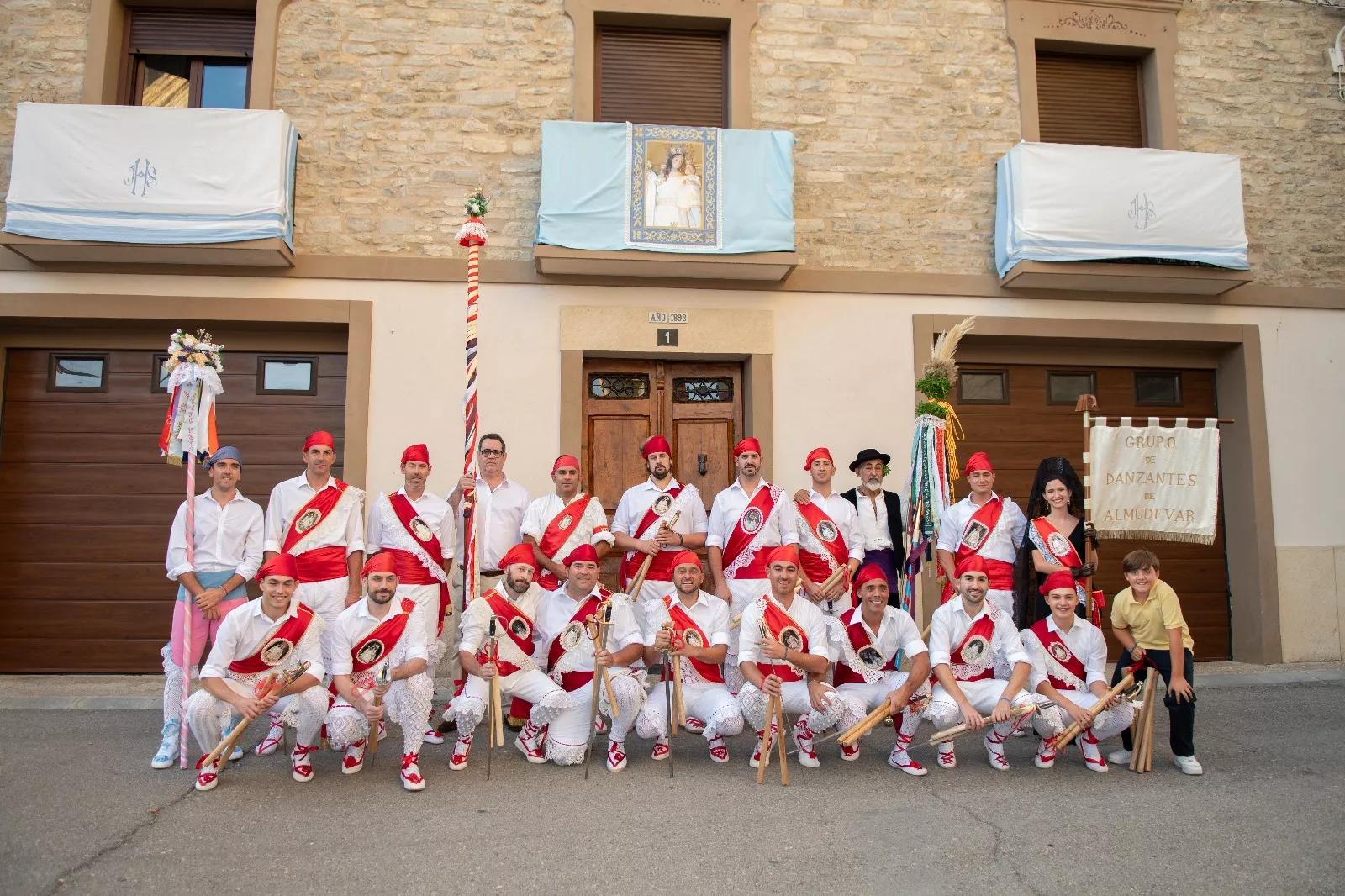 Danzantes de Almudévar. Foto Marcos Serrate (Guara Fotografía)