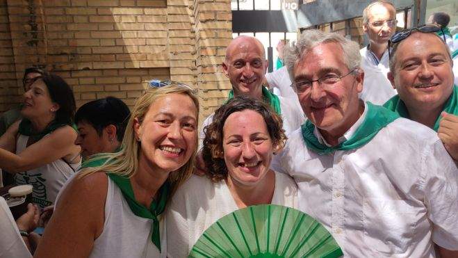 Marta Gastón, Marta de Santos, Joaquín Olona, Luis Miguel Lanaspa y, detrás, Carlos Soria. Marta Gastón, Marta de Santos, Joaquín Olona, Luis Miguel Lanaspa y, detrás, Carlos Soria.