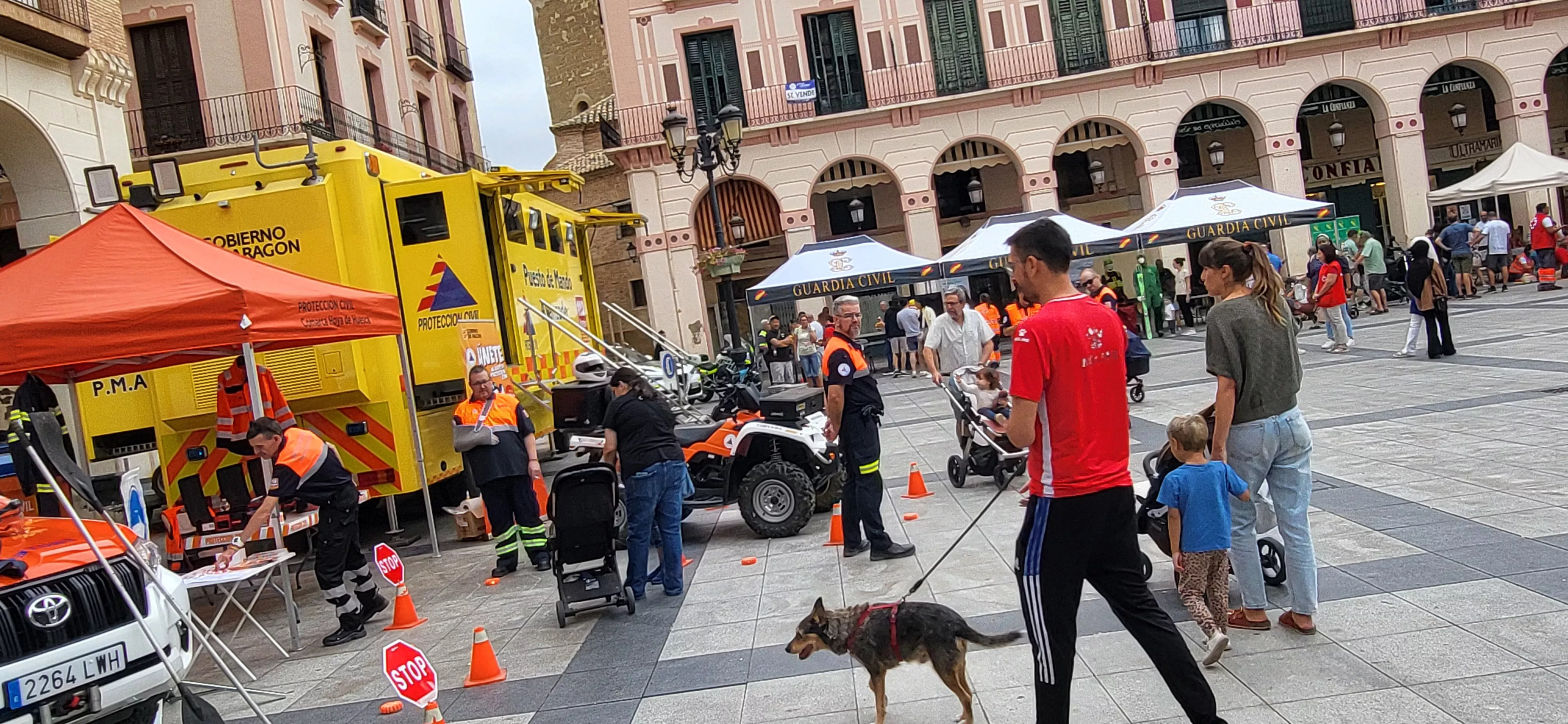 Cruz Roja en Huesca reúne a la ciudadanía en la IV Feria de Primeros Auxilios y Emergencias. Foto Mercedes Manterola