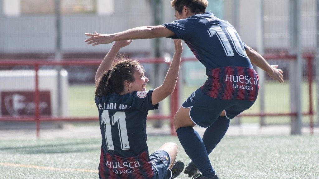 Las jugadores azulgranas celebran un gol. Foto: SD Huesca Fem.