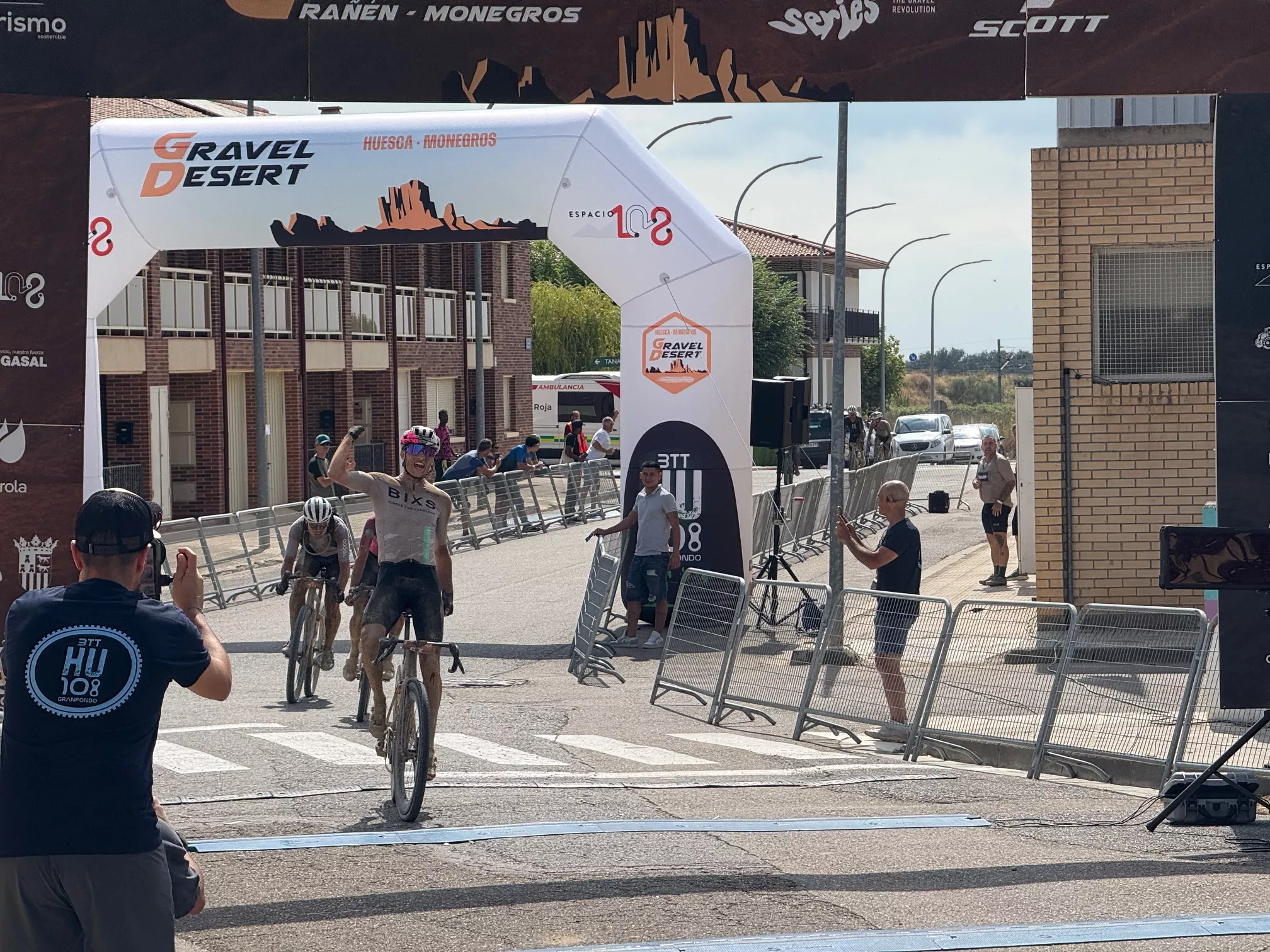 Tim Wollemberg entrando por meta