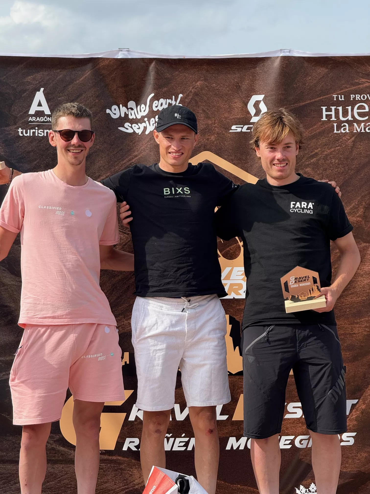 Podio de ganadores de la gran fondo masculinos