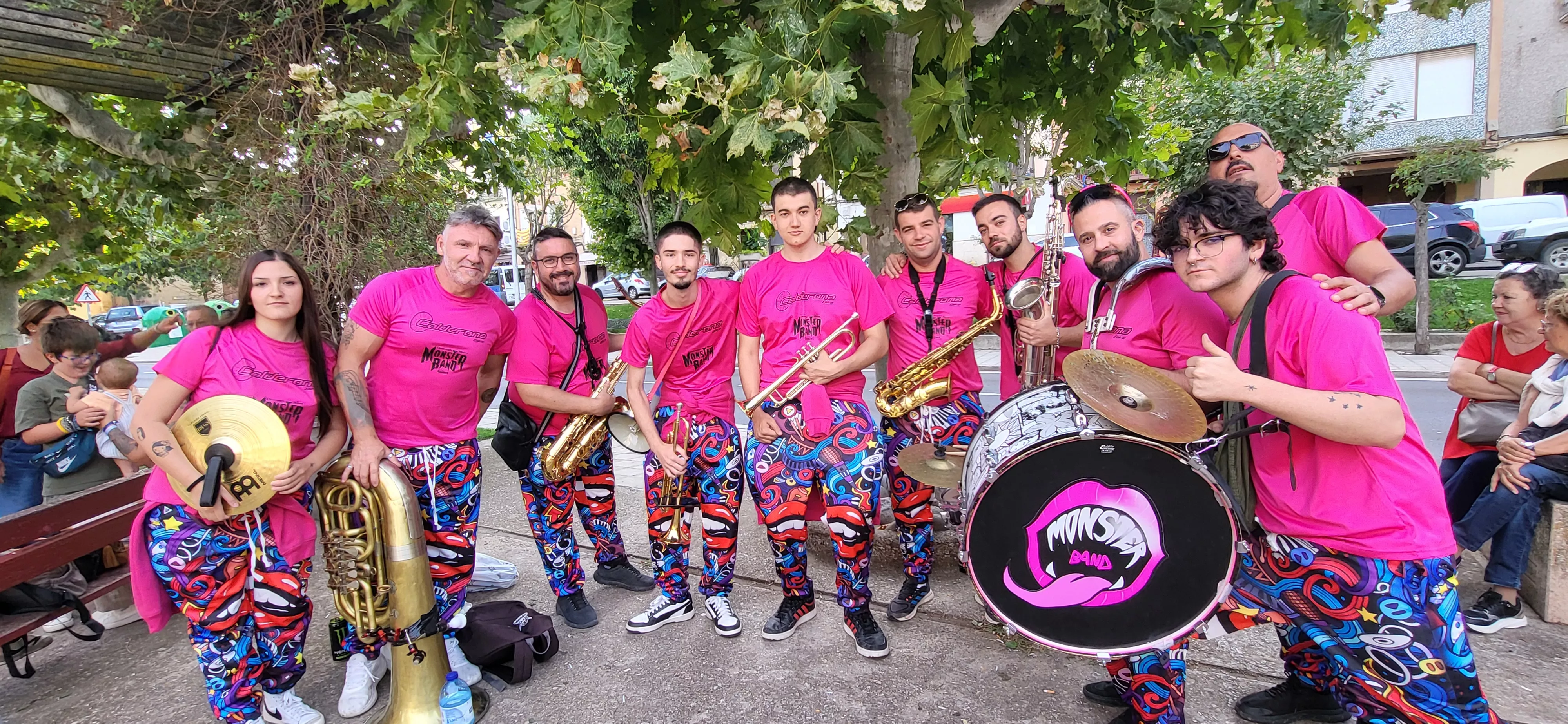 Madero enjabonado en las fiestas de Ayerbe. Foto Mercedes Manterola