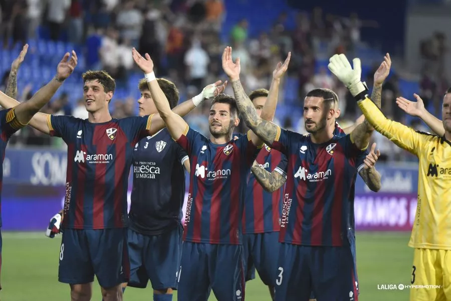 Celebración del final con Liberto al frente, como buen héroe