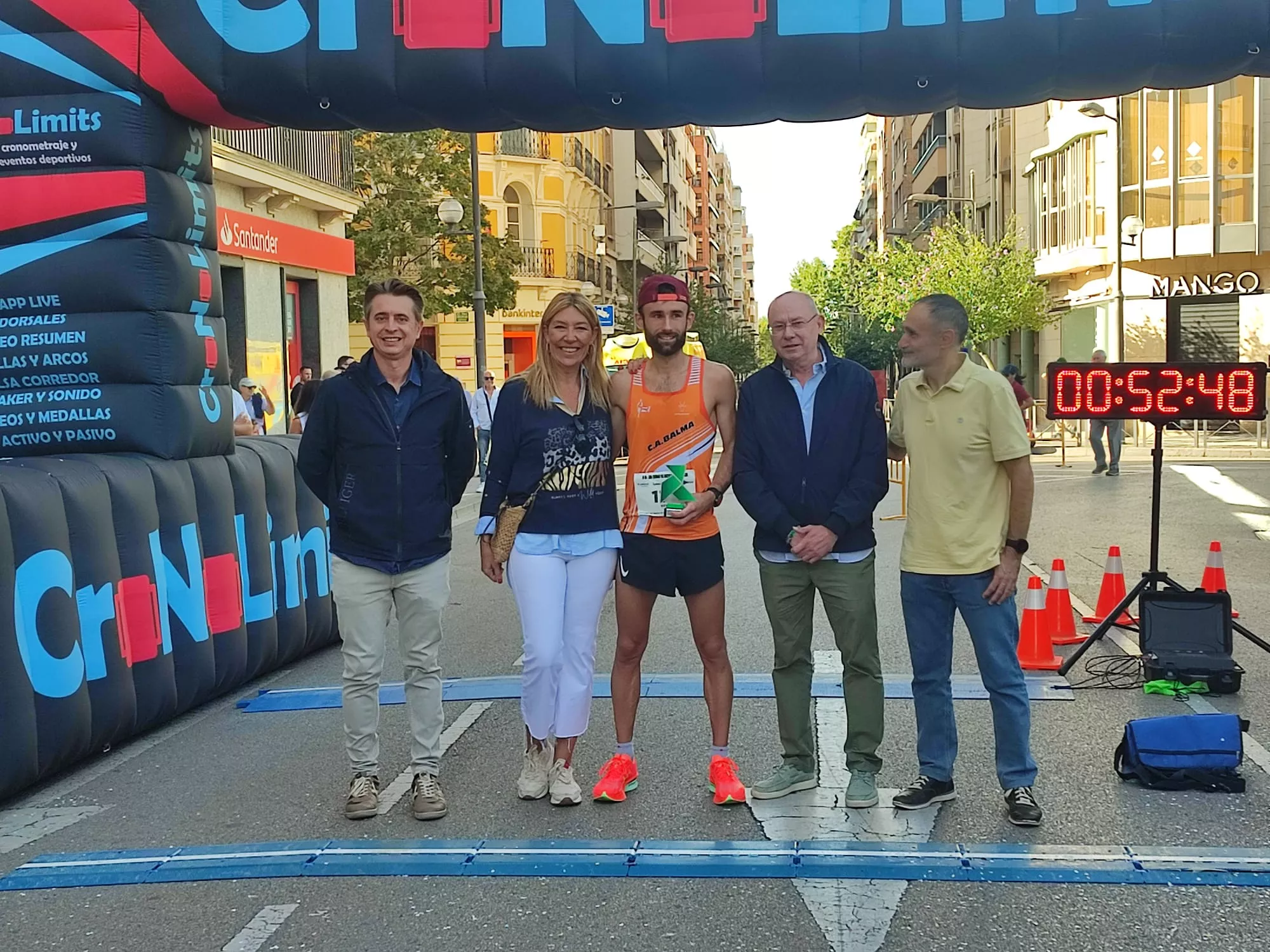  II Carrera 5K y 10K Ciudad de Huesca. Ganador 10K masculina y autoridades