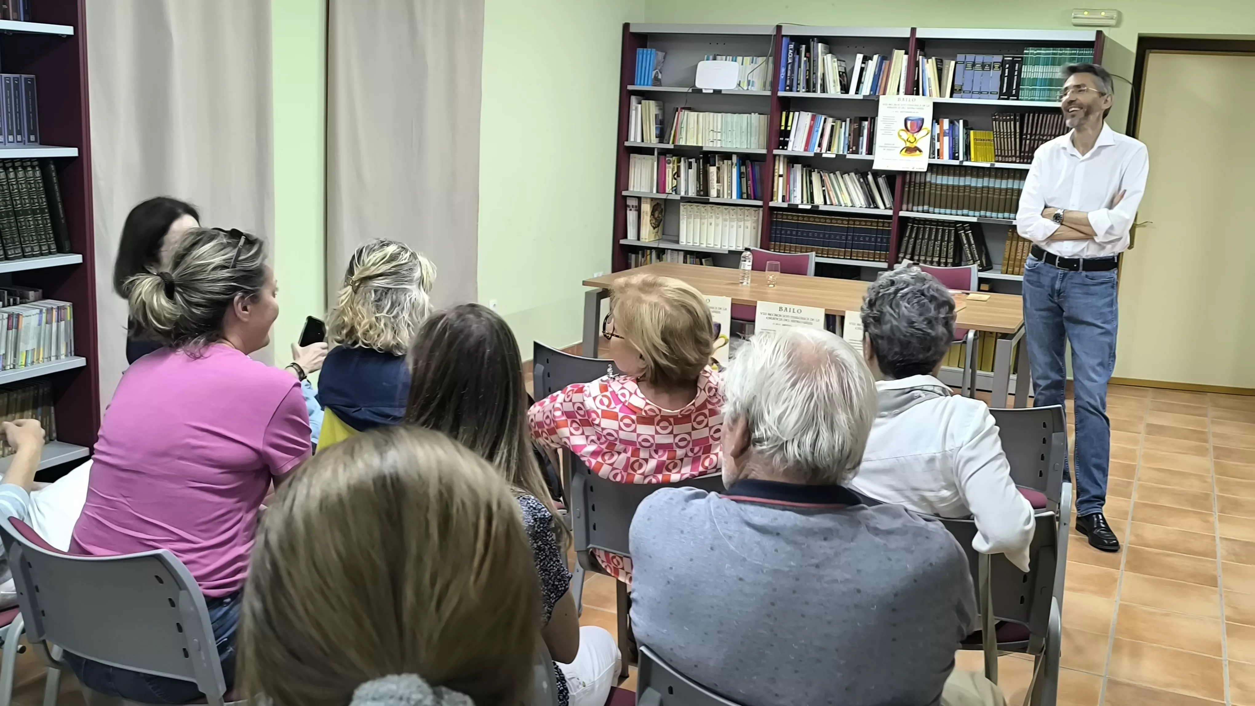 El periodista Albero Cebrián ha presentado su libro ‘El Batallador y Granada’ .